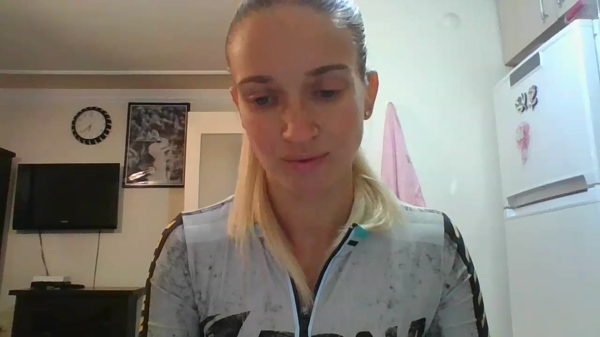 Gallery image thumbnail from HelenMint's myfreecams stream on, 12/12/2022, 16:59 image 3 of 20