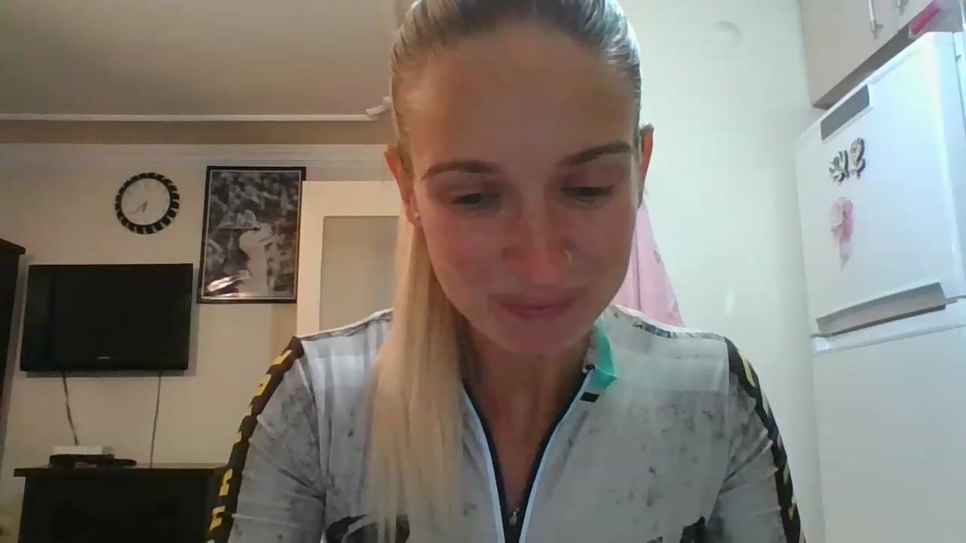 Gallery image thumbnail from HelenMint's myfreecams stream on, 12/12/2022, 16:59 image 5 of 20