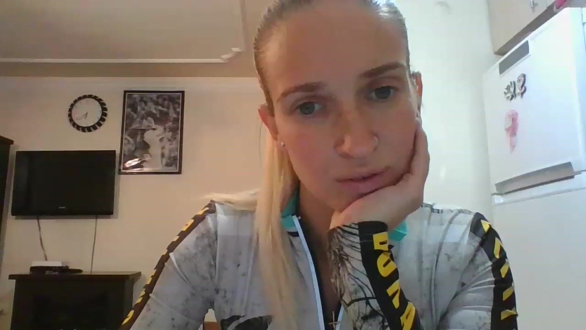 Gallery image thumbnail from HelenMint's myfreecams stream on, 12/12/2022, 16:59 image 19 of 20