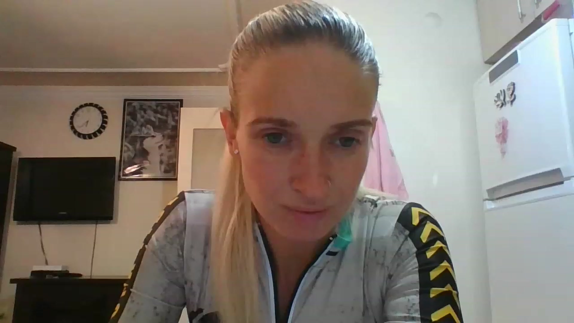 Gallery image thumbnail from HelenMint's myfreecams stream on, 12/12/2022, 16:59 image 14 of 20
