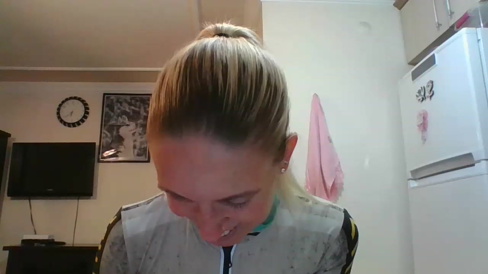 Gallery image thumbnail from HelenMint's myfreecams stream on, 12/12/2022, 17:15 image 16 of 20