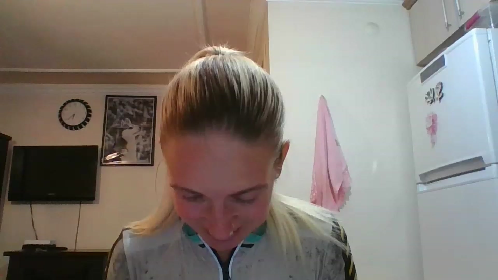 Gallery image thumbnail from HelenMint's myfreecams stream on, 12/12/2022, 17:15 image 20 of 20
