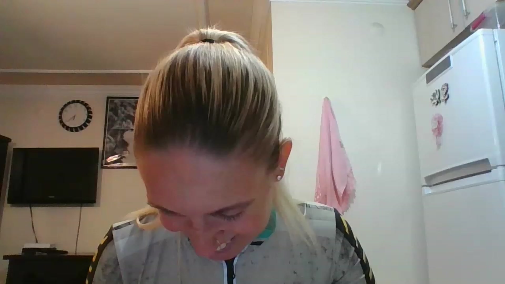Gallery image thumbnail from HelenMint's myfreecams stream on, 12/12/2022, 17:15 image 17 of 20