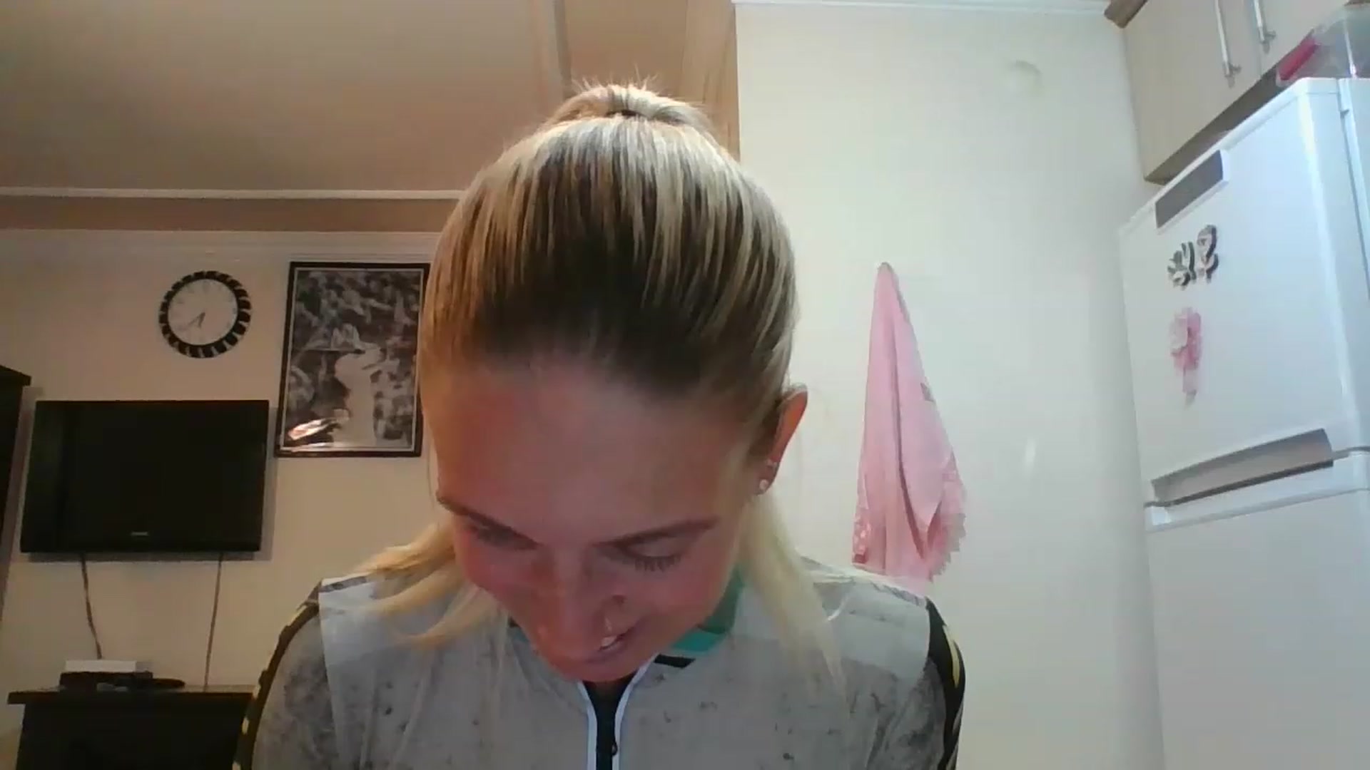 Gallery image thumbnail from HelenMint's myfreecams stream on, 12/12/2022, 17:15 image 18 of 20
