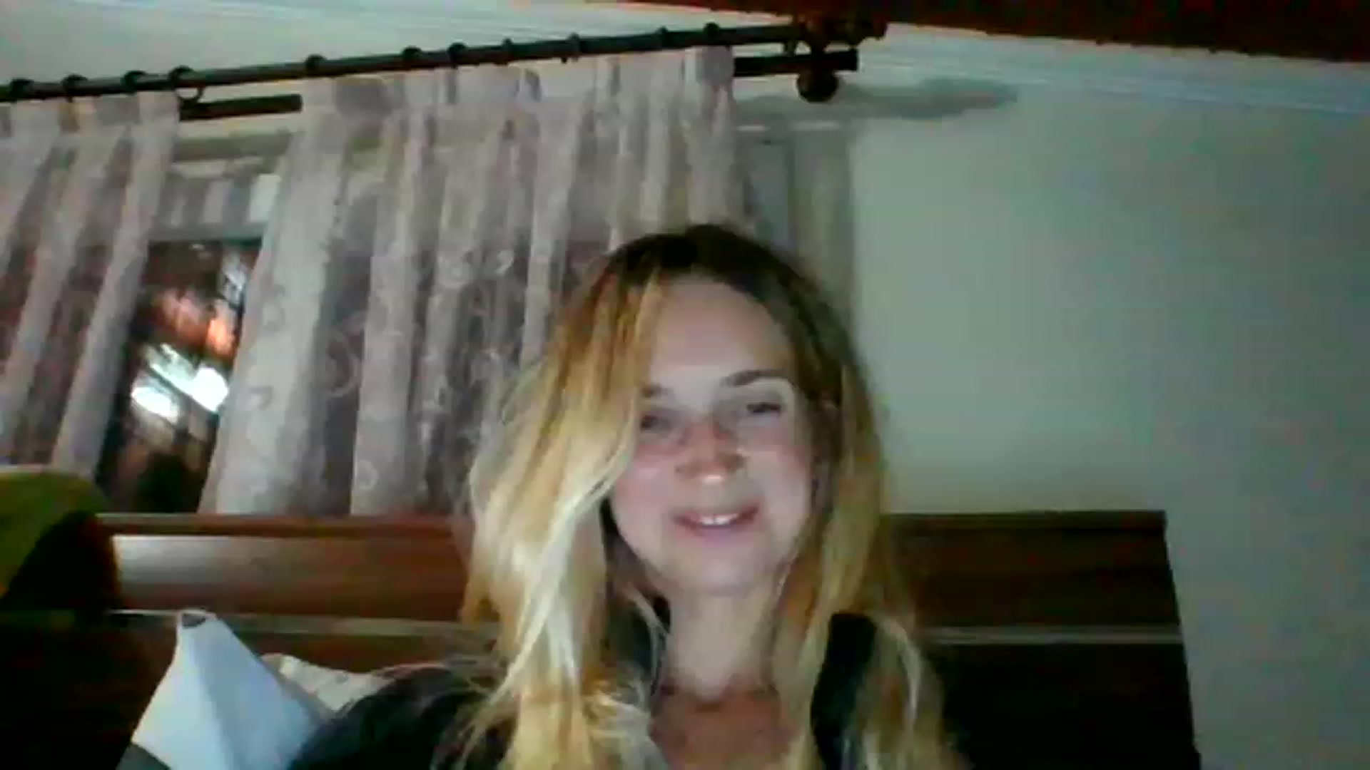 Gallery image thumbnail from HelenMint's myfreecams stream on, 12/22/2022, 20:22 image 9 of 20