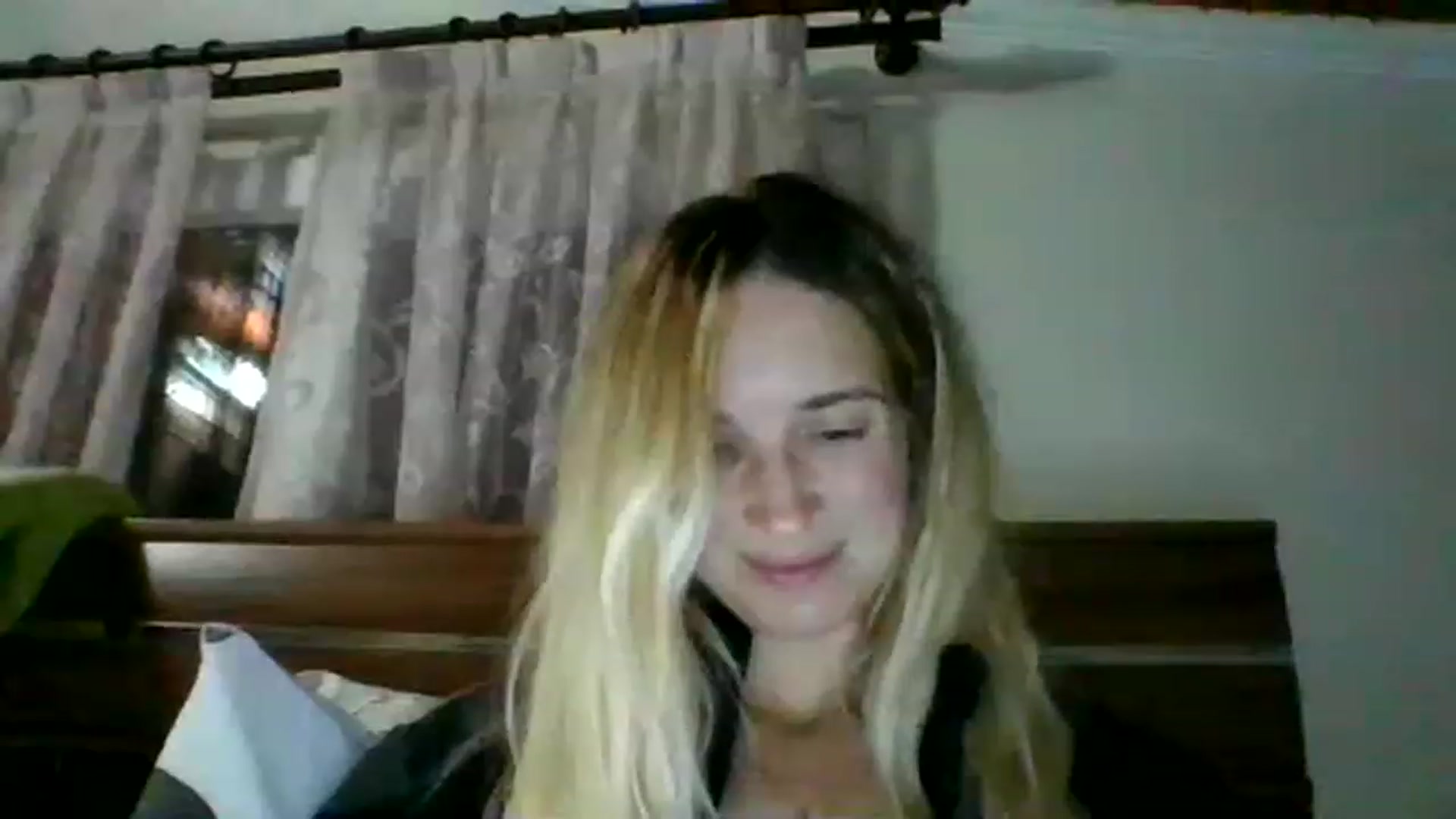 Gallery image thumbnail from HelenMint's myfreecams stream on, 12/22/2022, 20:22 image 14 of 20