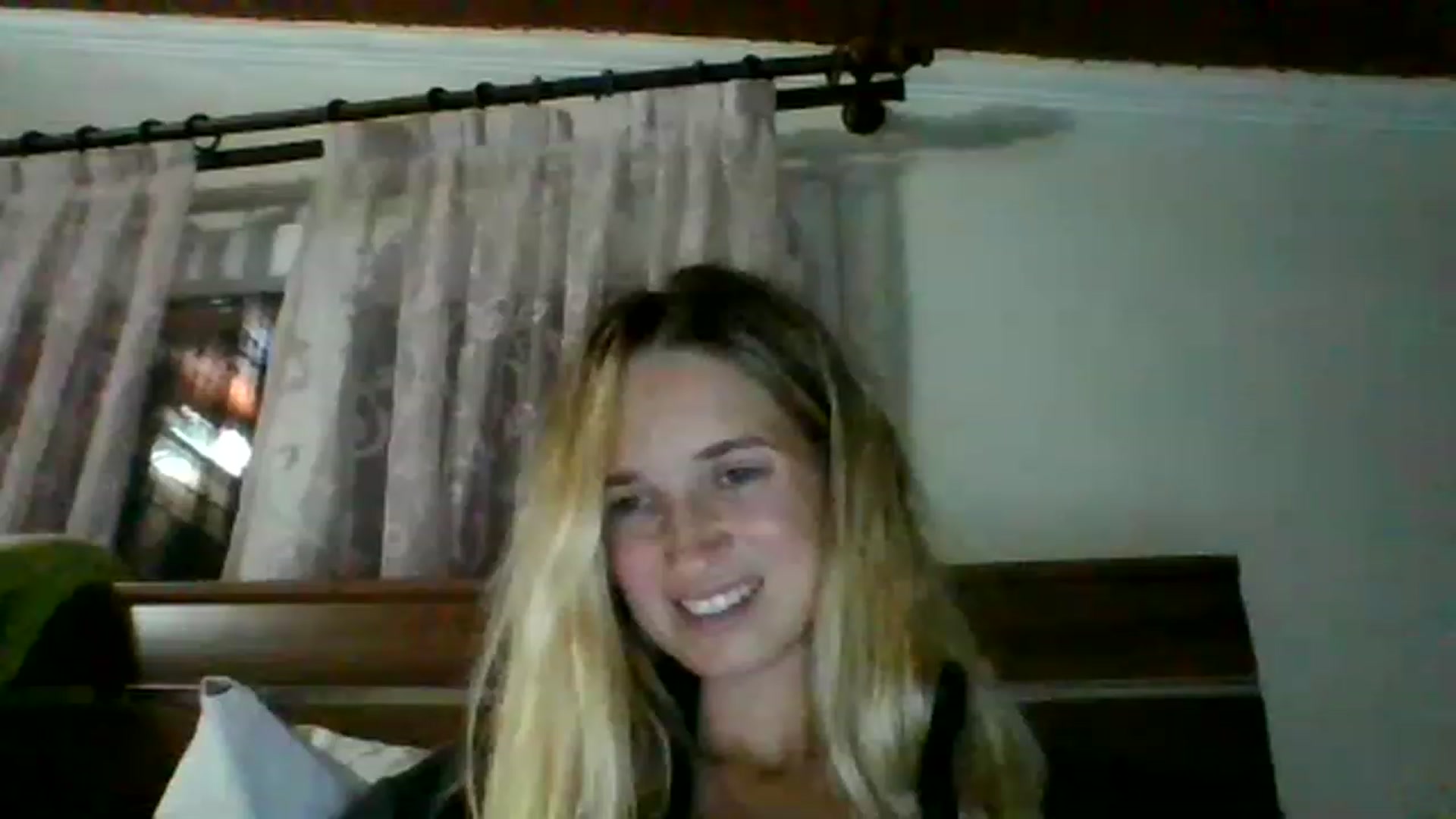 Gallery image thumbnail from HelenMint's myfreecams stream on, 12/22/2022, 20:22 image 16 of 20