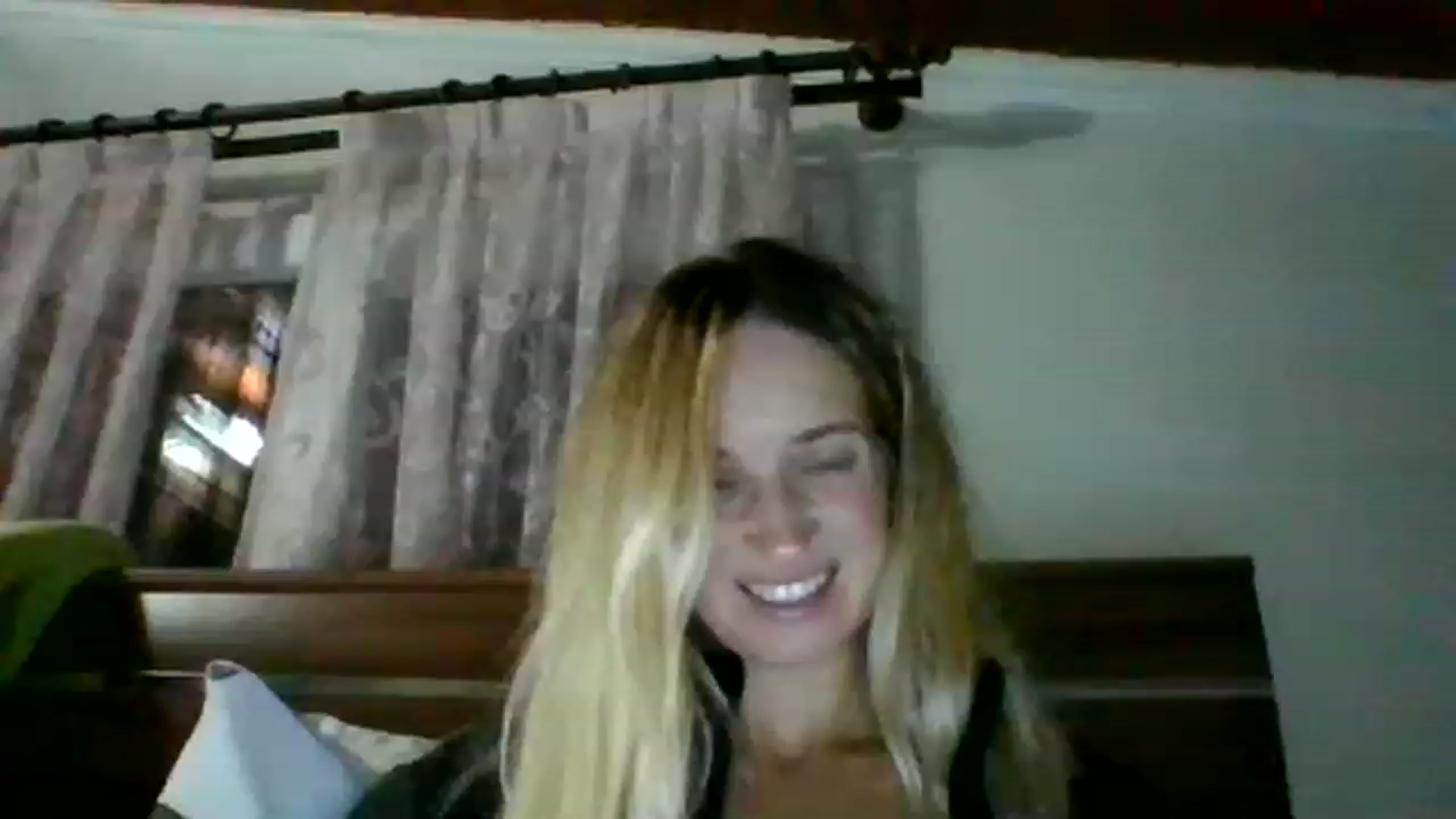 Gallery image thumbnail from HelenMint's myfreecams stream on, 12/22/2022, 20:22 image 15 of 20