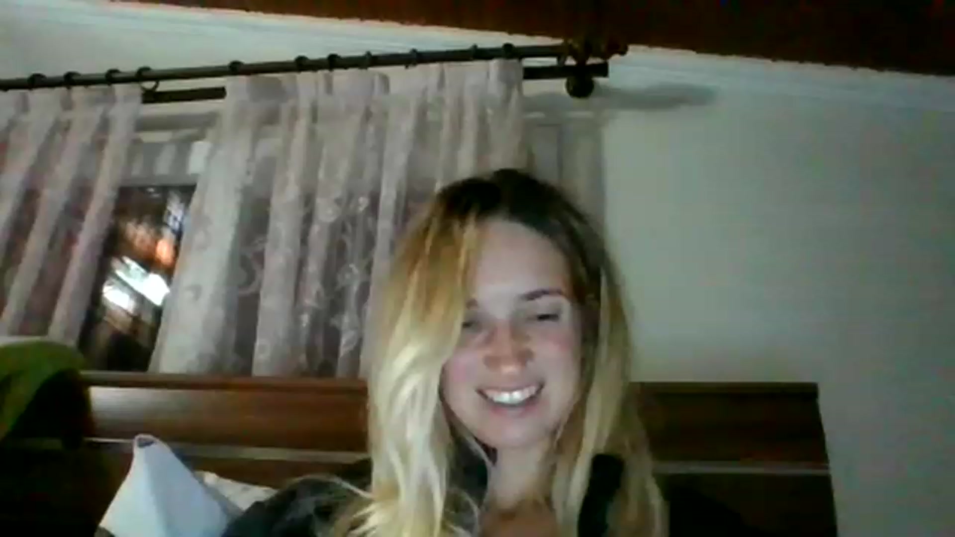 Gallery image thumbnail from HelenMint's myfreecams stream on, 12/22/2022, 20:22 image 10 of 20