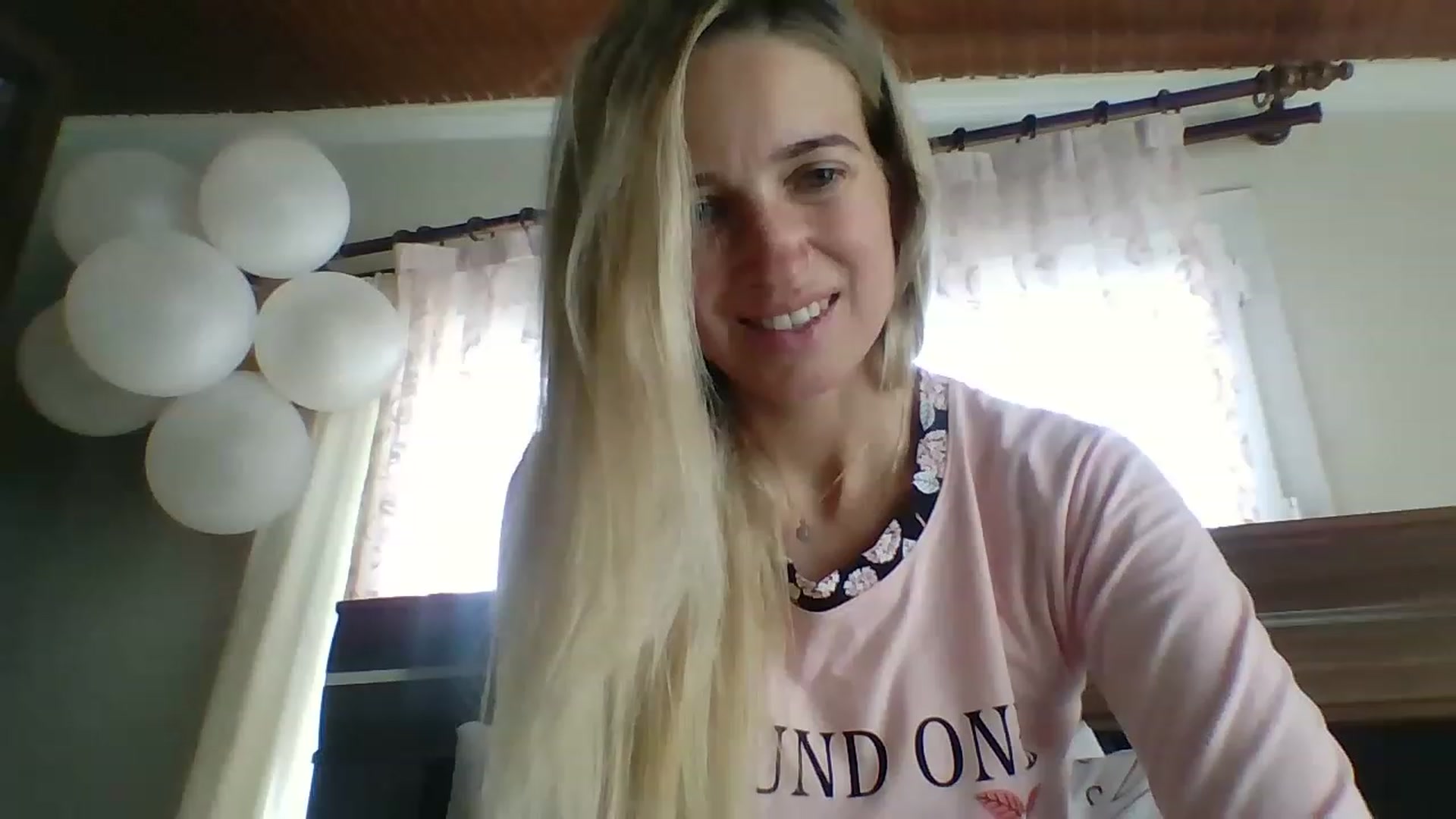 Gallery image thumbnail from HelenMint's myfreecams stream on, 05/04/2023, 09:26 image 4 of 20