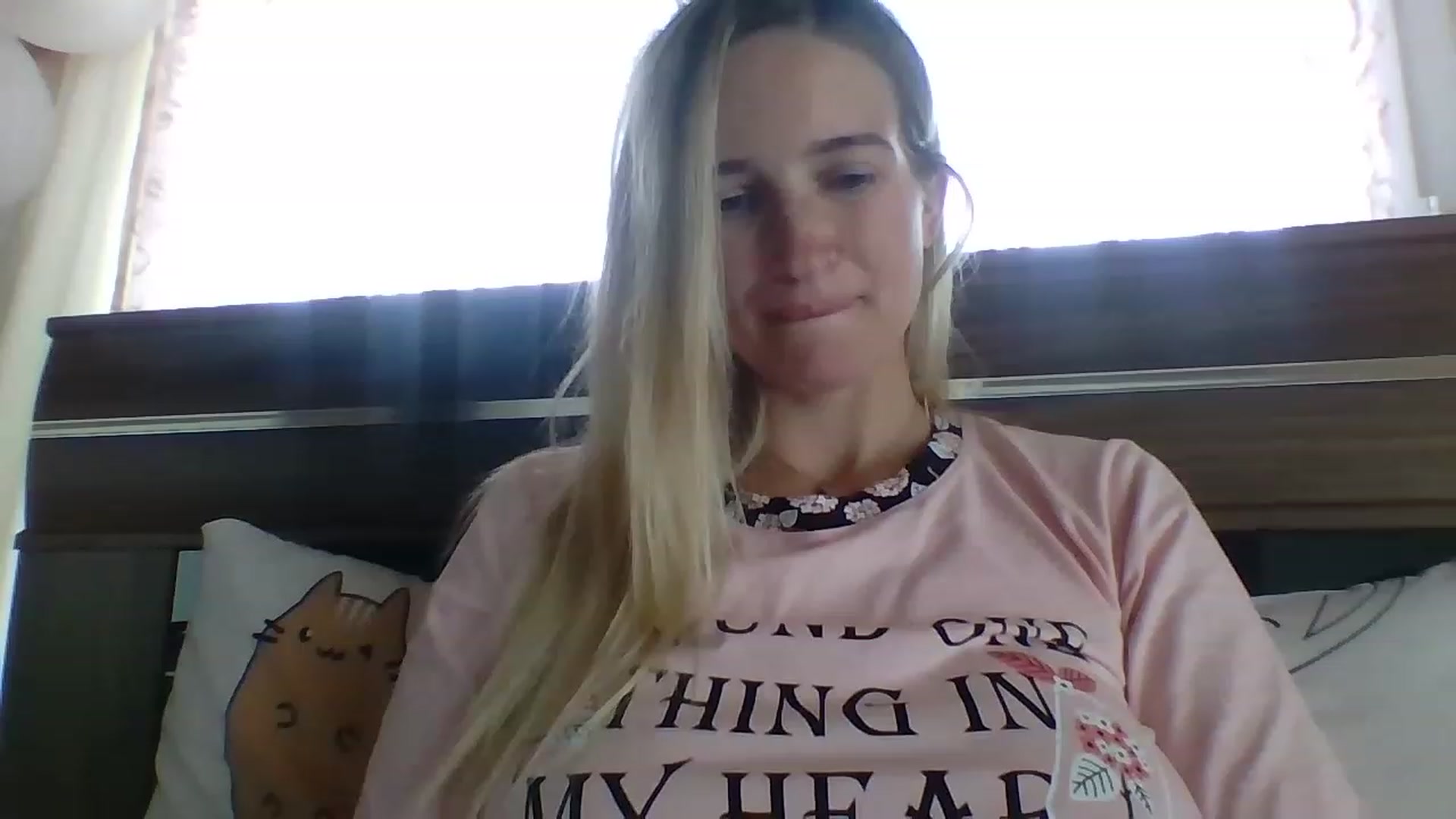 Gallery image thumbnail from HelenMint's myfreecams stream on, 05/04/2023, 10:59 image 1 of 20