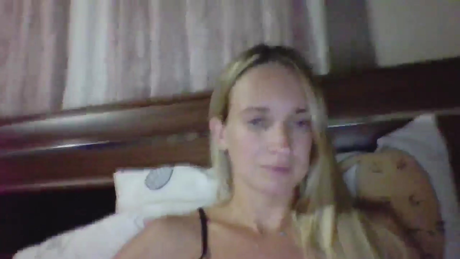 Gallery image thumbnail from HelenMint's myfreecams stream on, 10/08/2024, 20:49 image 8 of 20