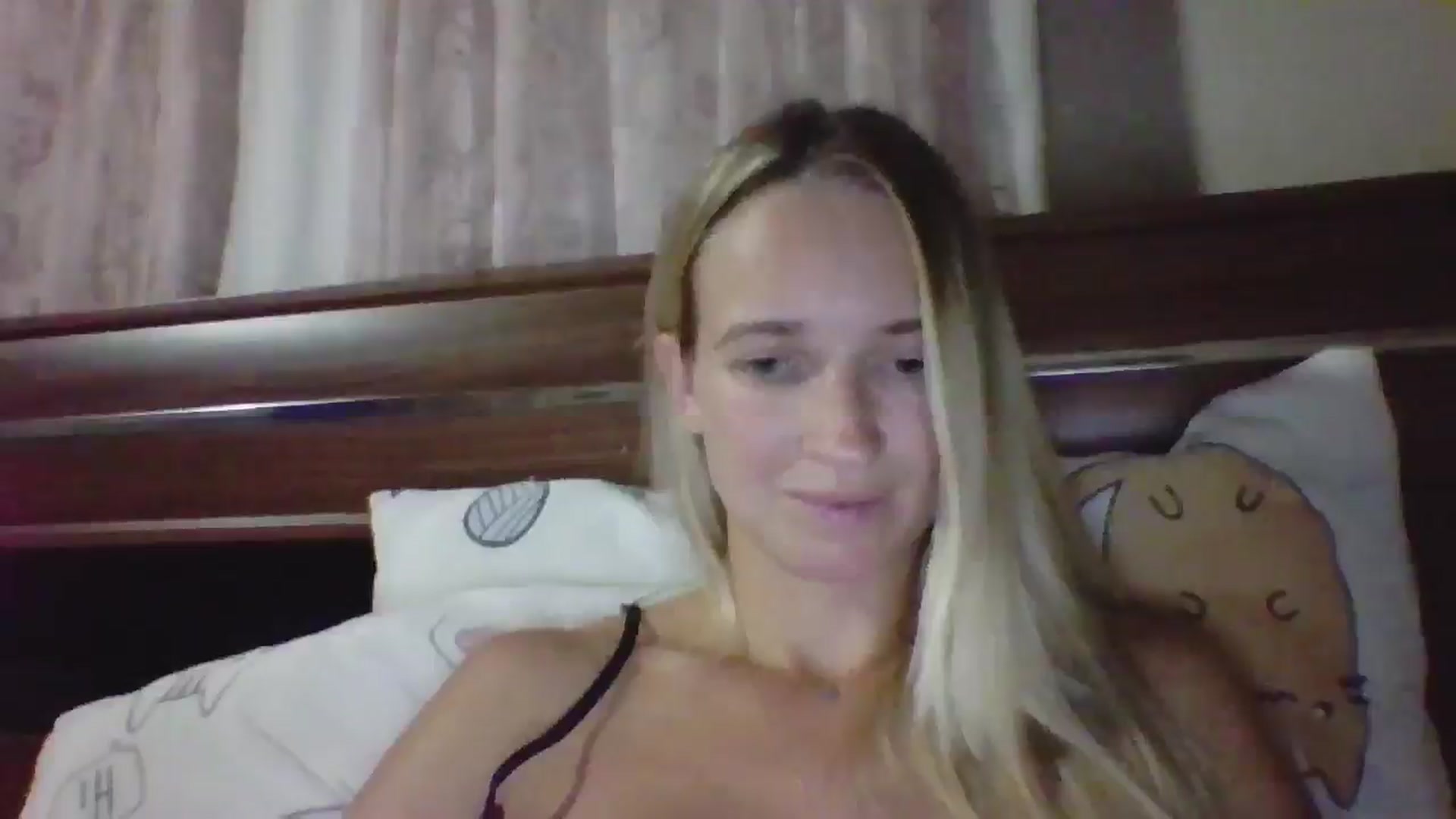 Gallery image thumbnail from HelenMint's myfreecams stream on, 10/08/2024, 20:49 image 12 of 20