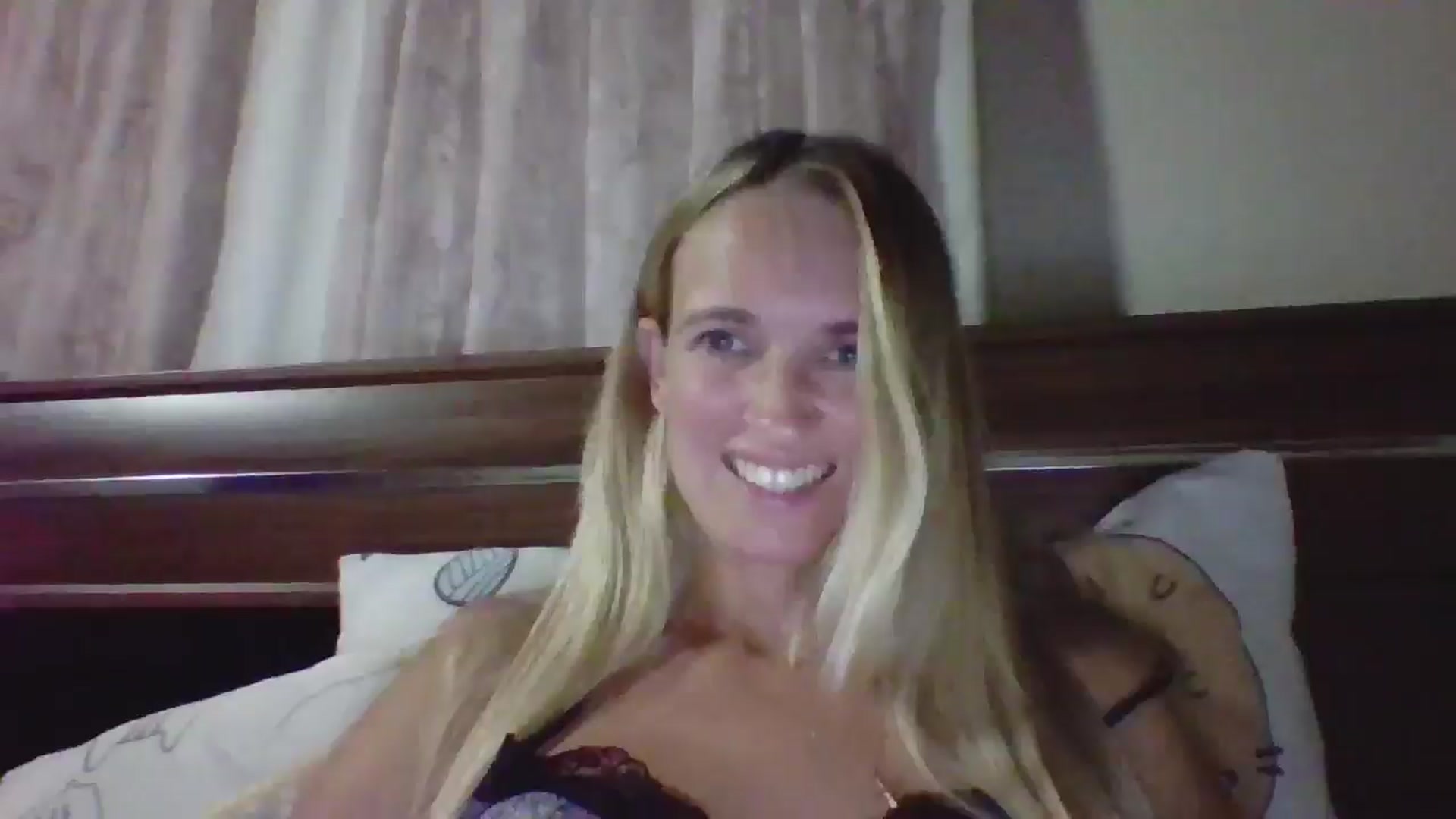 Gallery image thumbnail from HelenMint's myfreecams stream on, 10/08/2024, 20:49 image 4 of 20