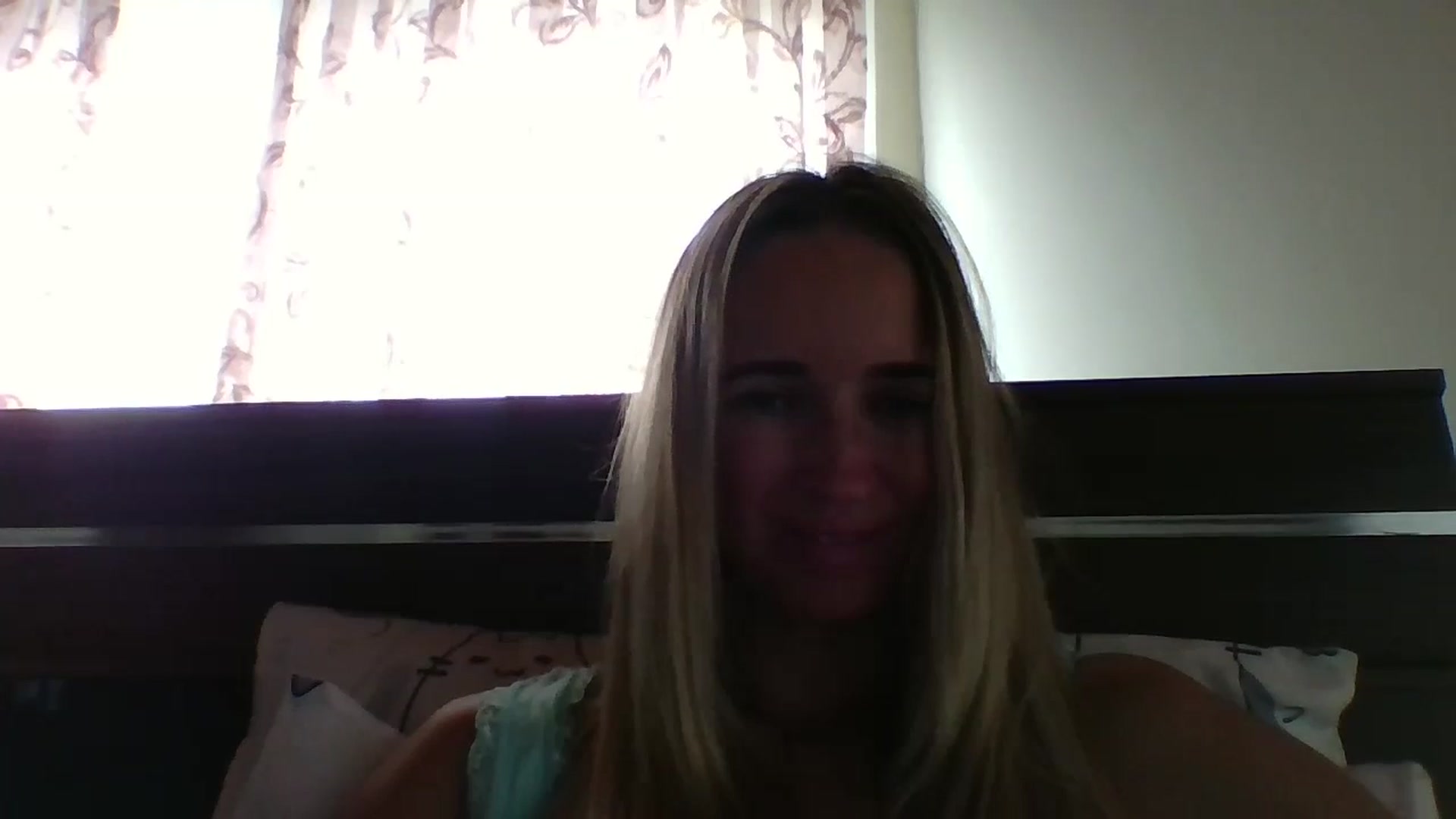 Gallery image thumbnail from HelenMint's myfreecams stream on, 10/11/2024, 07:42 image 6 of 20
