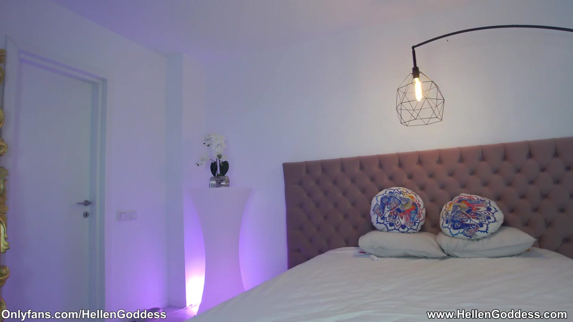 Gallery image thumbnail from Helen_Goddess's myfreecams stream on, 12/19/2022, 11:48 image 7 of 20
