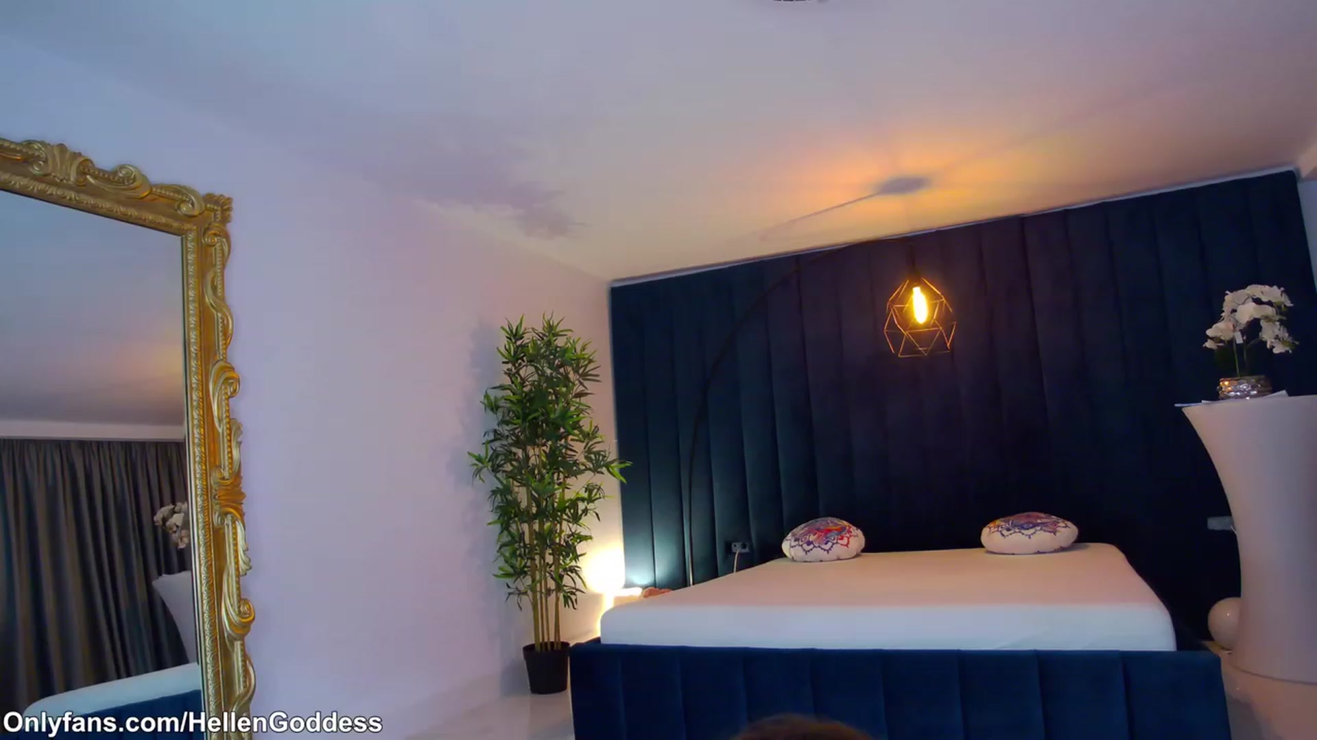 Gallery image thumbnail from Helen_Goddess's myfreecams stream on, 04/01/2023, 17:54 image 3 of 20