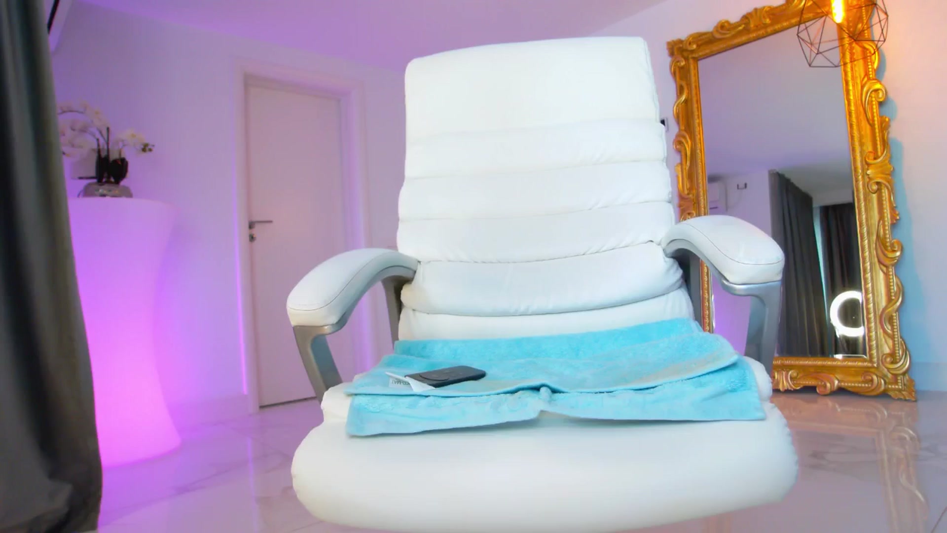 Gallery image thumbnail from Helen_Goddess's myfreecams stream on, 10/21/2024, 12:20 image 3 of 20