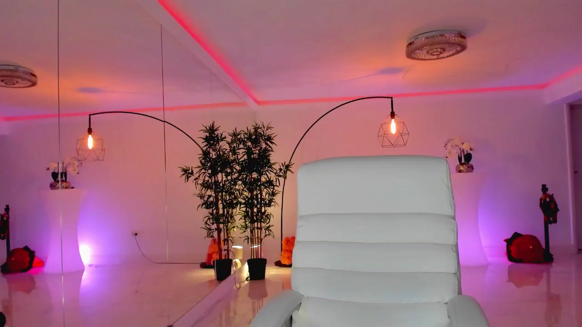 Gallery image thumbnail from Helen_Goddess's myfreecams stream on, 12/31/2024, 13:06 image 20 of 20