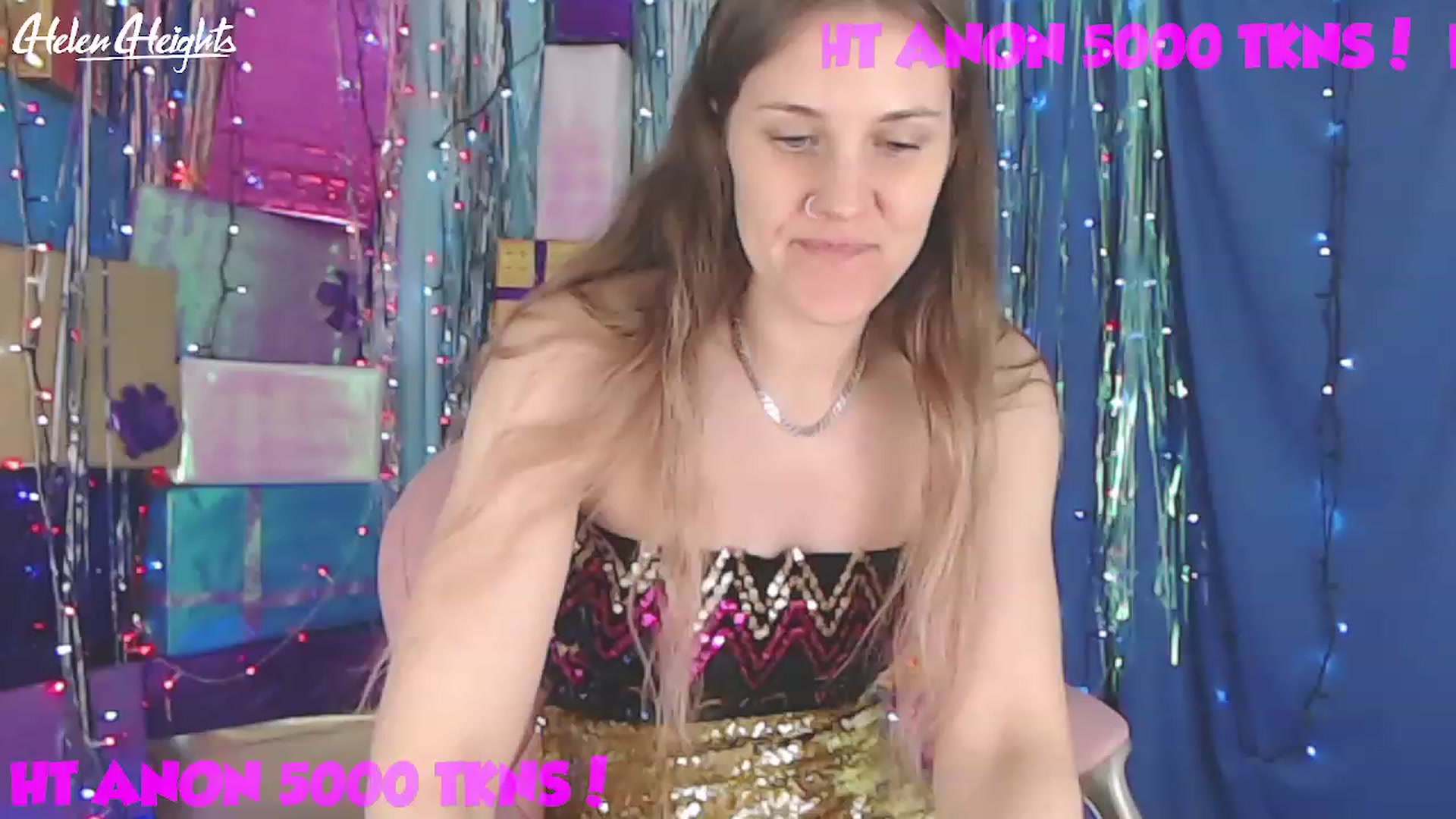 Gallery image thumbnail from Helen_Heights's myfreecams stream on, 12/21/2022, 02:36 image 14 of 20
