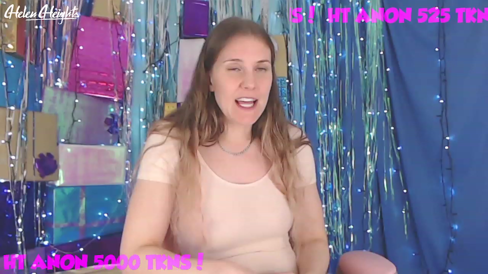 Gallery image thumbnail from Helen_Heights's myfreecams stream on, 12/22/2022, 03:31 image 15 of 20