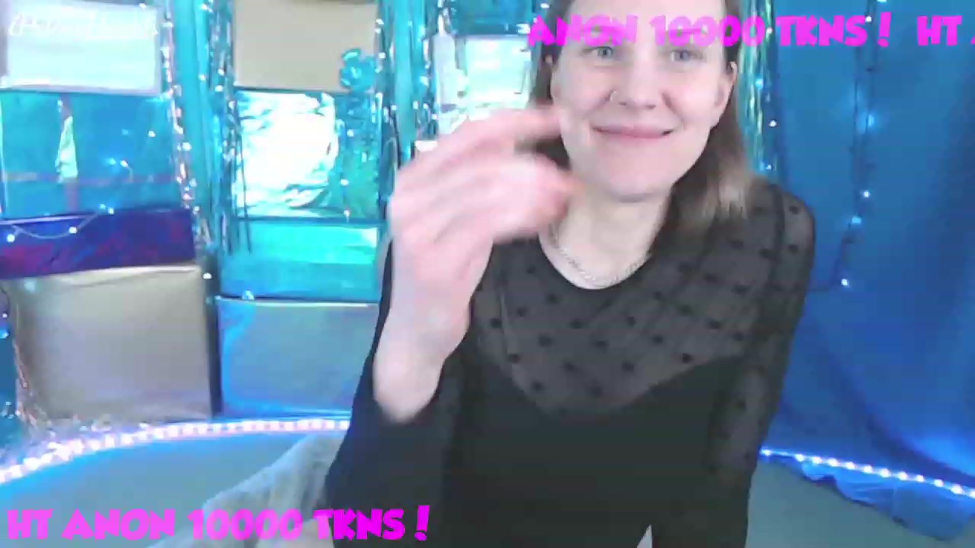 Gallery image thumbnail from Helen_Heights's myfreecams stream on, 12/23/2022, 02:58 image 18 of 20