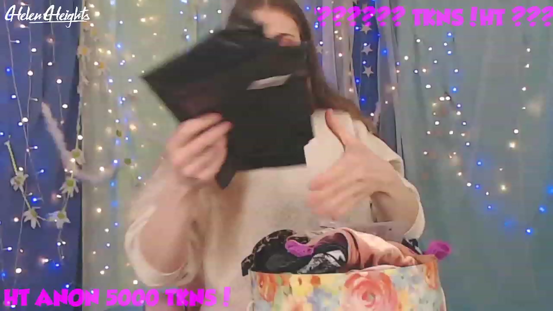 Gallery image thumbnail from Helen_Heights's myfreecams stream on, 03/30/2023, 24:02 image 10 of 20