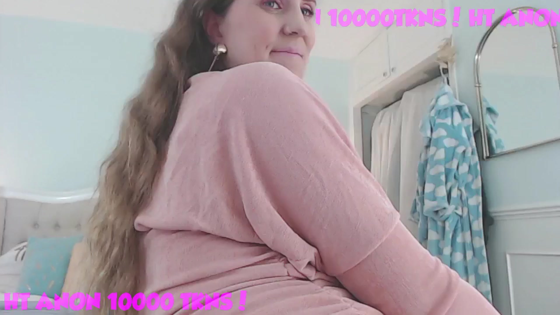 Gallery image thumbnail from Helen_Heights's myfreecams stream on, 12/22/2024, 24:48 image 14 of 20