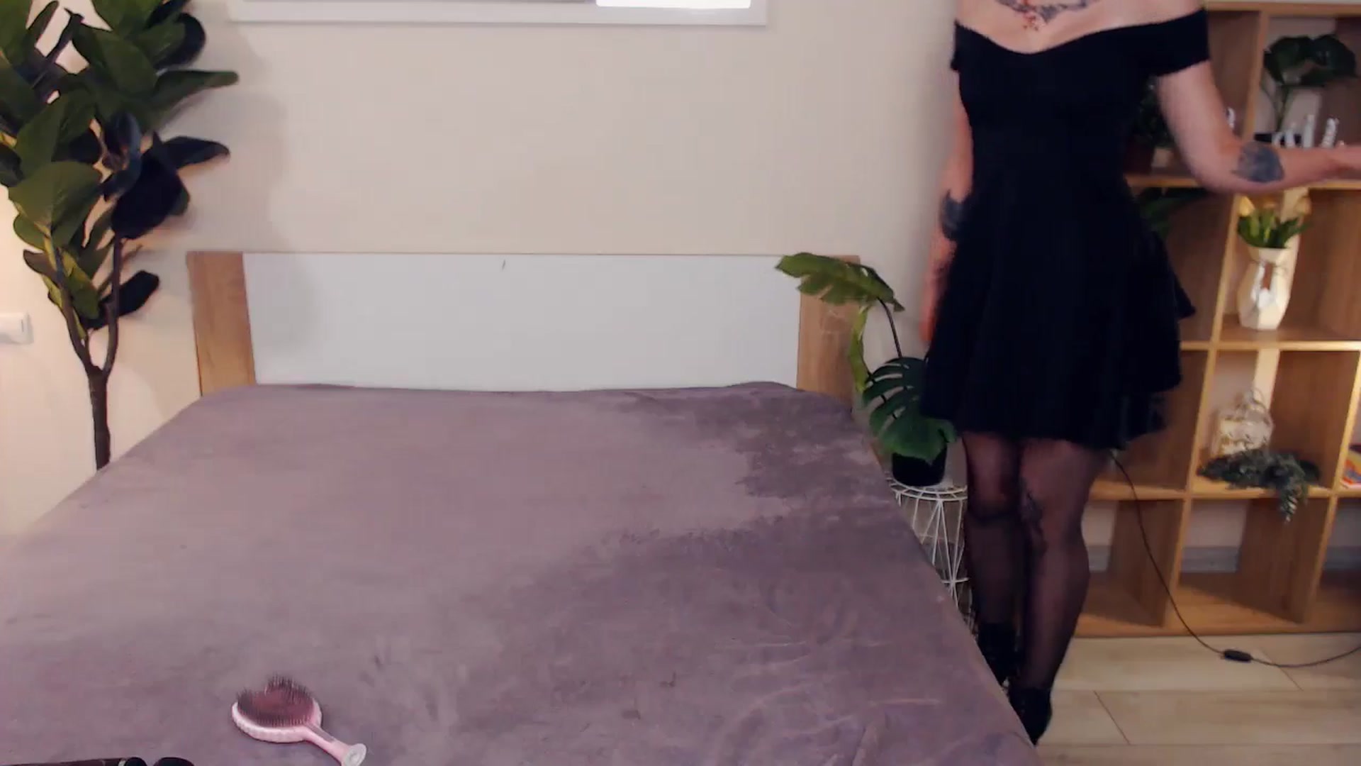 Gallery image thumbnail from Helen_of_Troy's myfreecams stream on, 09/20/2024, 23:23 image 7 of 20