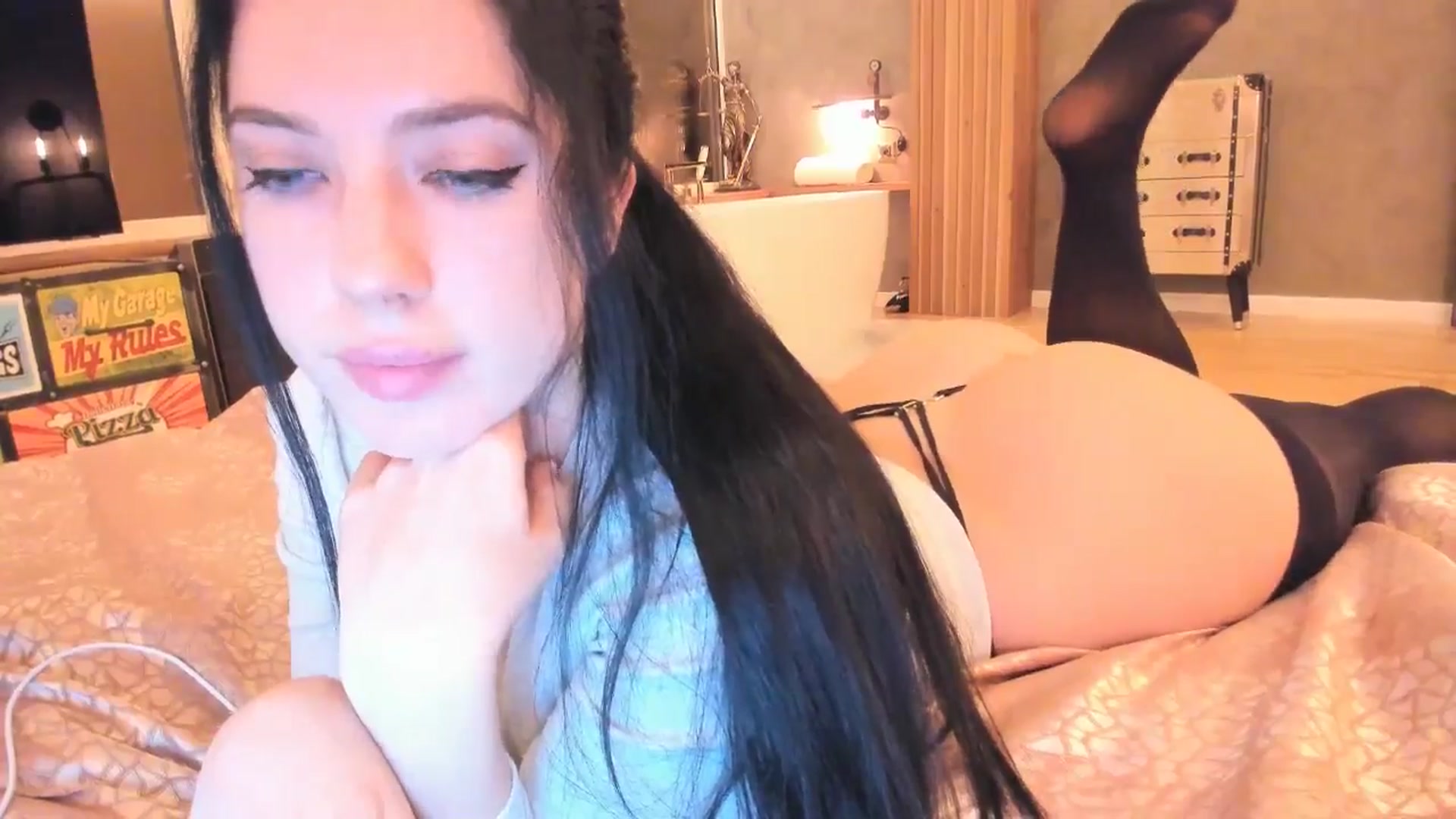 Gallery image thumbnail from HelenaPretty1's myfreecams stream on, 09/05/2024, 18:16 image 9 of 20