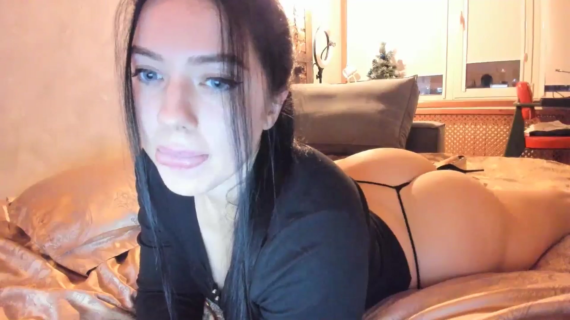 Gallery image thumbnail from HelenaPretty1's myfreecams stream on, 12/28/2024, 15:55 image 12 of 20