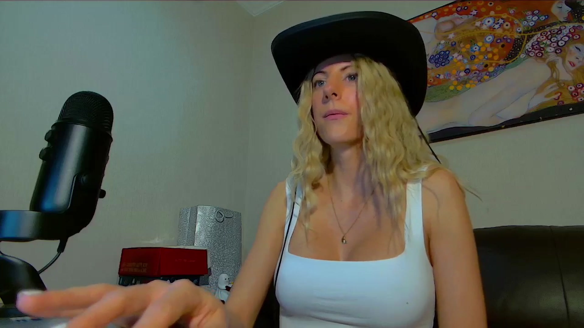Gallery image thumbnail from Helena_'s myfreecams stream on, 01/25/2026, 22:34 image 16 of 20