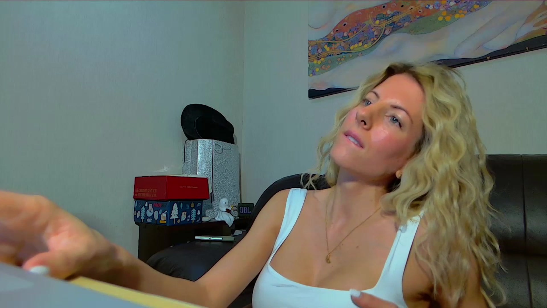 Gallery image thumbnail from Helena_'s myfreecams stream on, 01/25/2026, 22:34 image 4 of 20