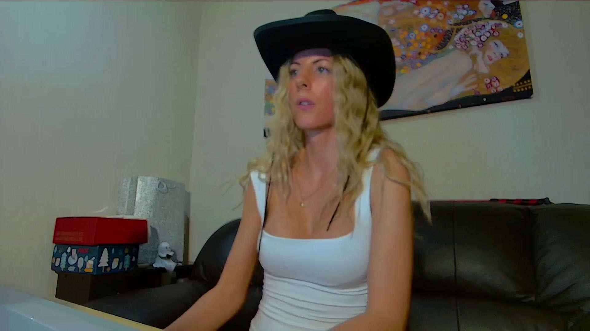 Gallery image thumbnail from Helena_'s myfreecams stream on, 01/25/2026, 23:28 image 16 of 20