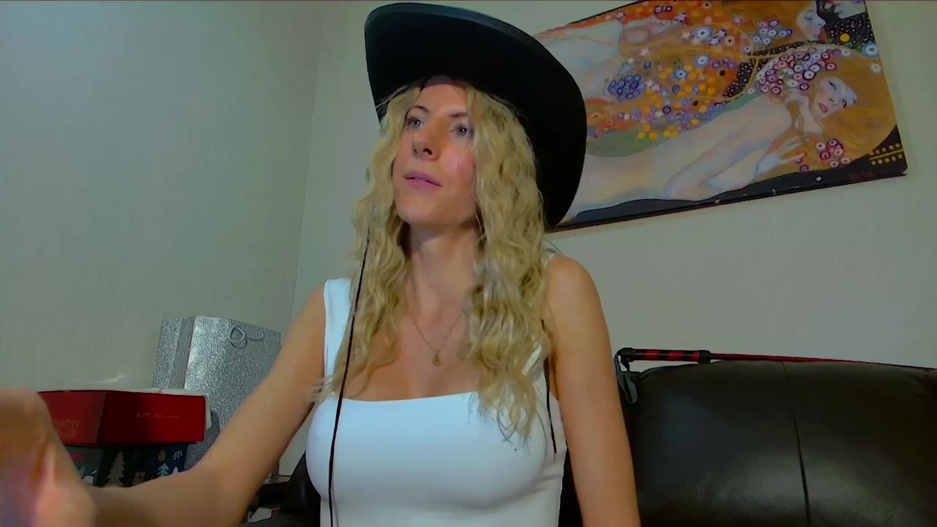 Gallery image thumbnail from Helena_'s myfreecams stream on, 01/25/2026, 23:28 image 3 of 20