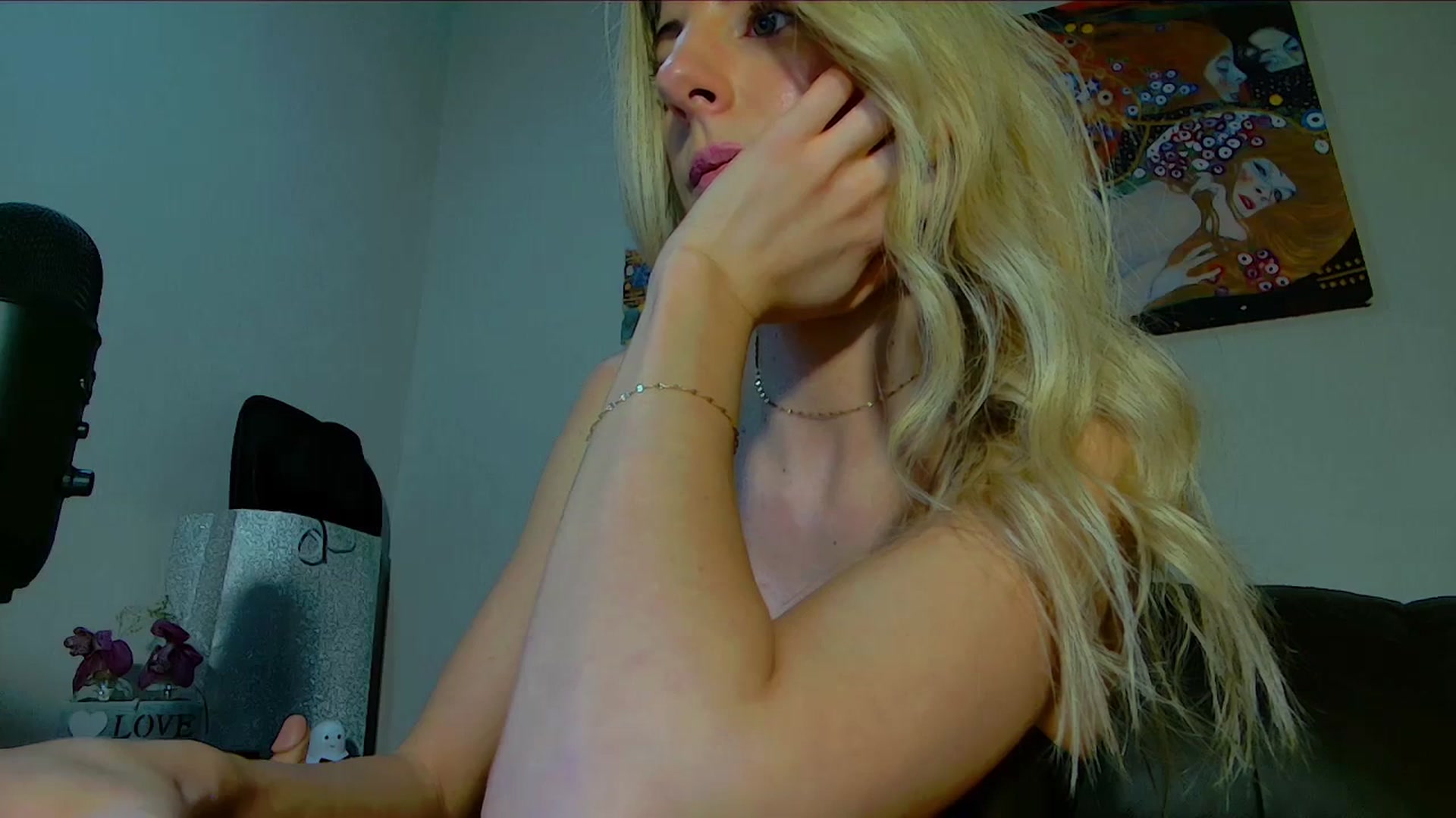 Gallery image thumbnail from Helena_'s myfreecams stream on, 02/21/2026, 18:19 image 6 of 20