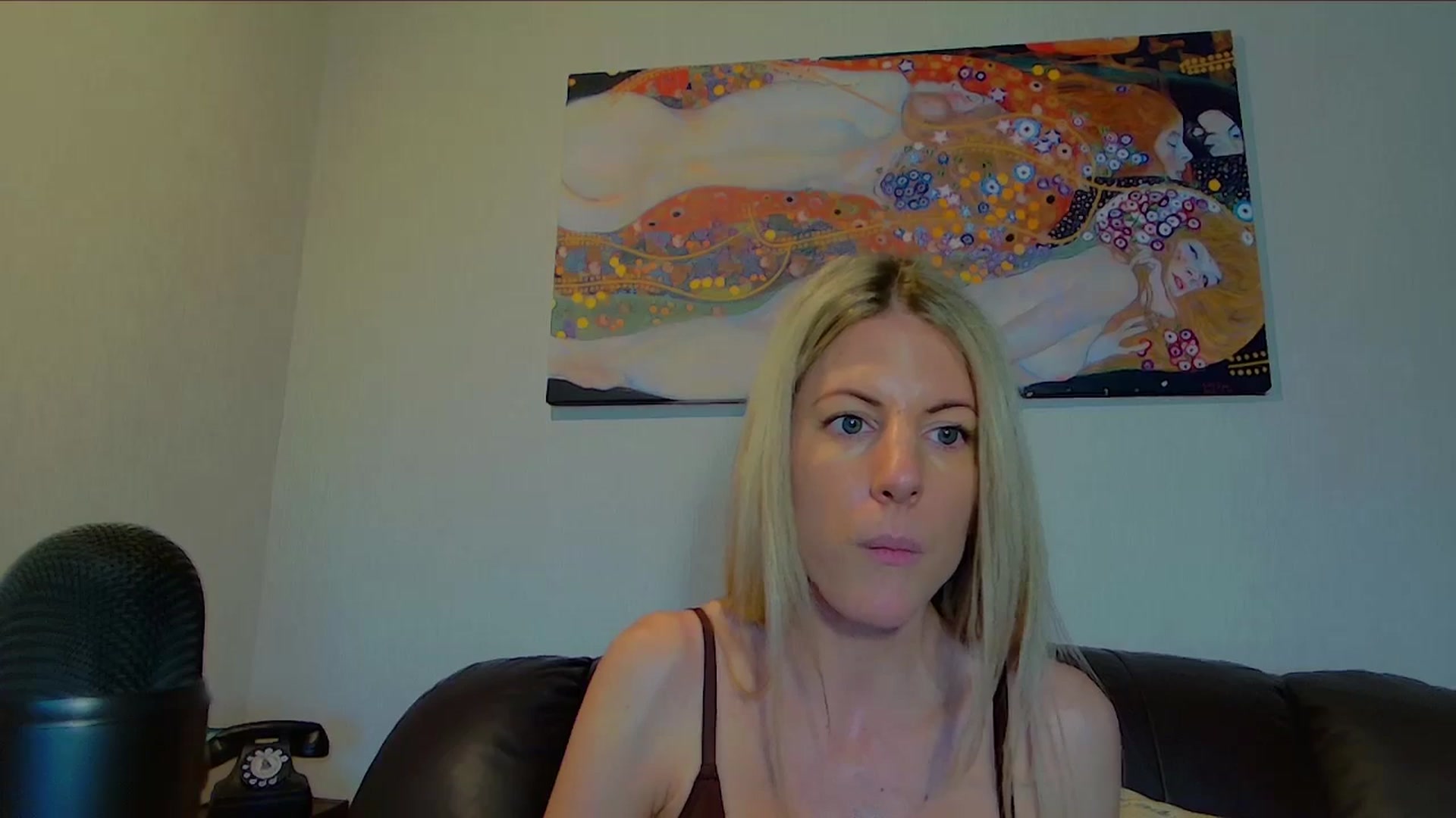 Gallery image thumbnail from Helena_'s myfreecams stream on, 04/01/2026, 16:42 image 18 of 20