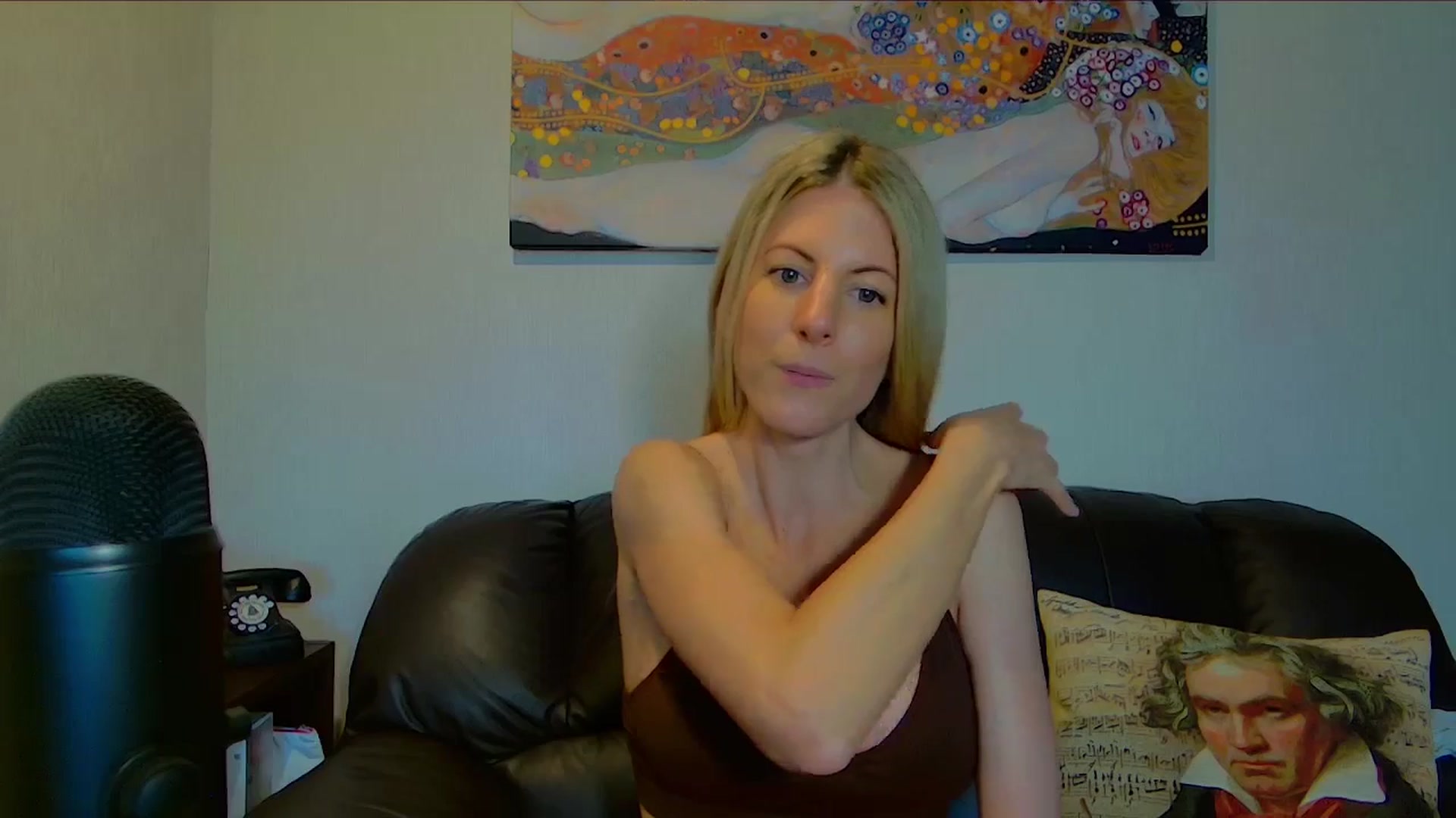 Gallery image thumbnail from Helena_'s myfreecams stream on, 04/01/2026, 16:42 image 15 of 20