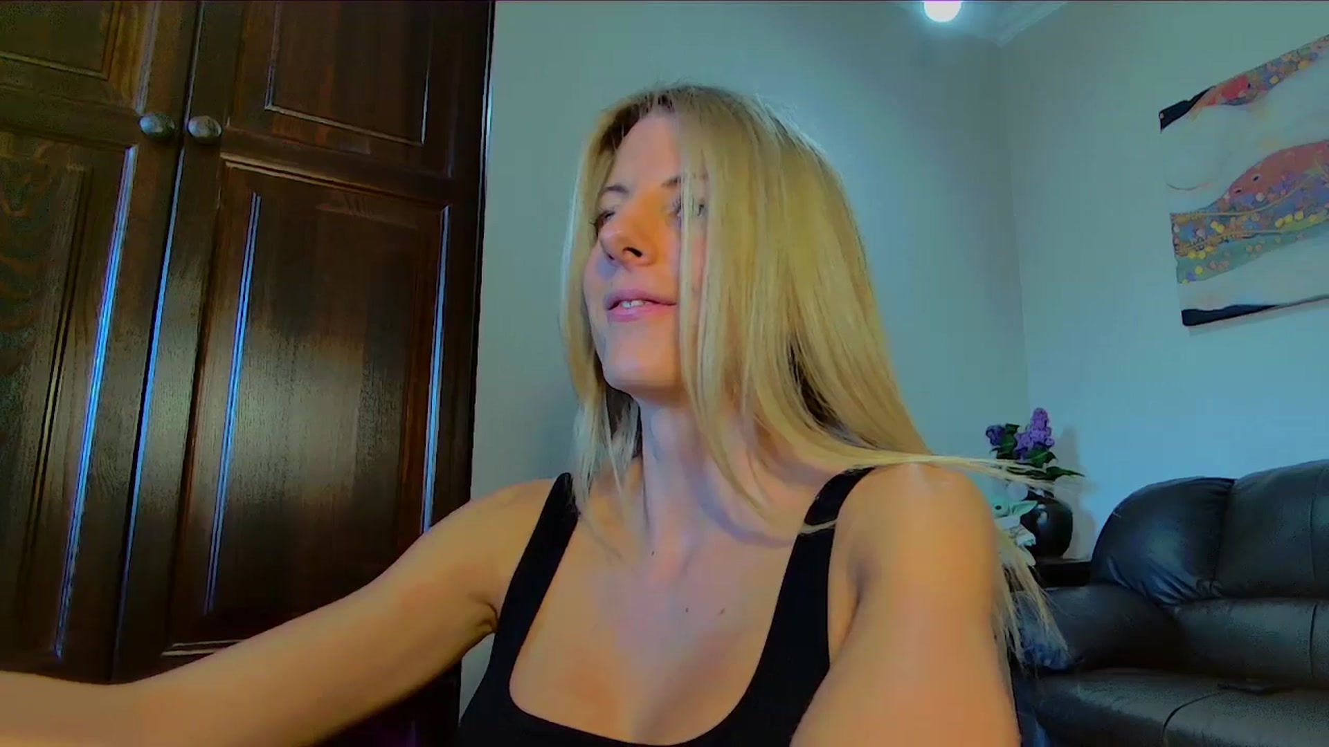 Gallery image thumbnail from Helena_'s myfreecams stream on, 04/17/2026, 17:12 image 4 of 20