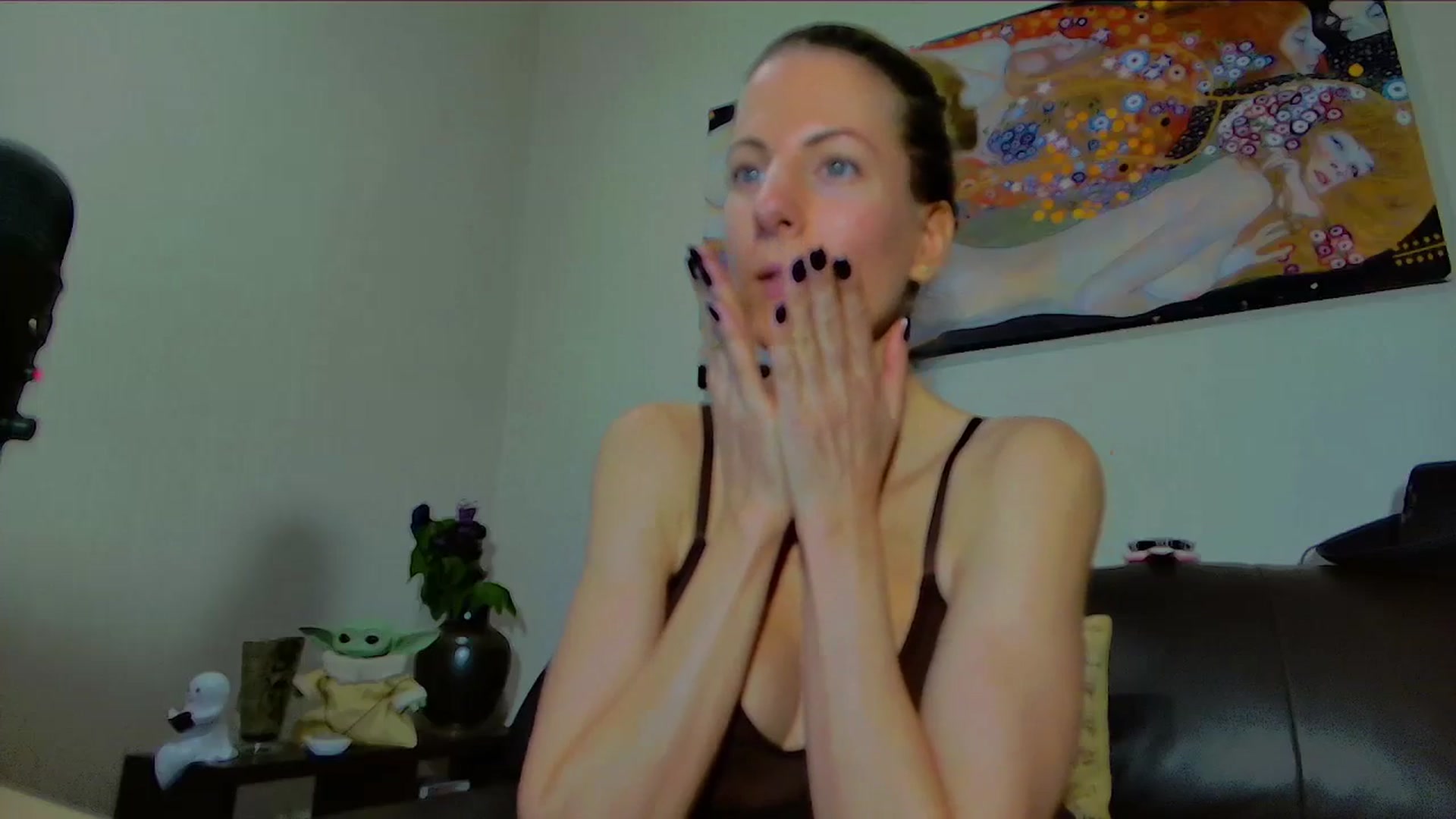 Gallery image thumbnail from Helena_'s myfreecams stream on, 04/22/2026, 17:46 image 19 of 20