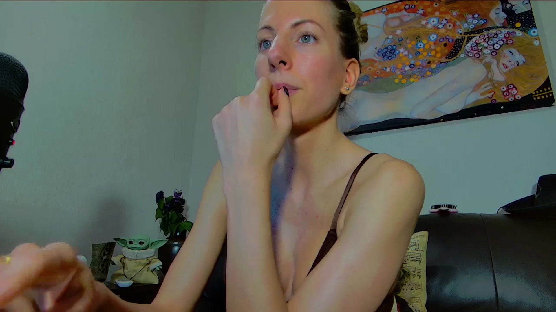 Gallery image thumbnail from Helena_'s myfreecams stream on, 04/22/2026, 17:46 image 18 of 20