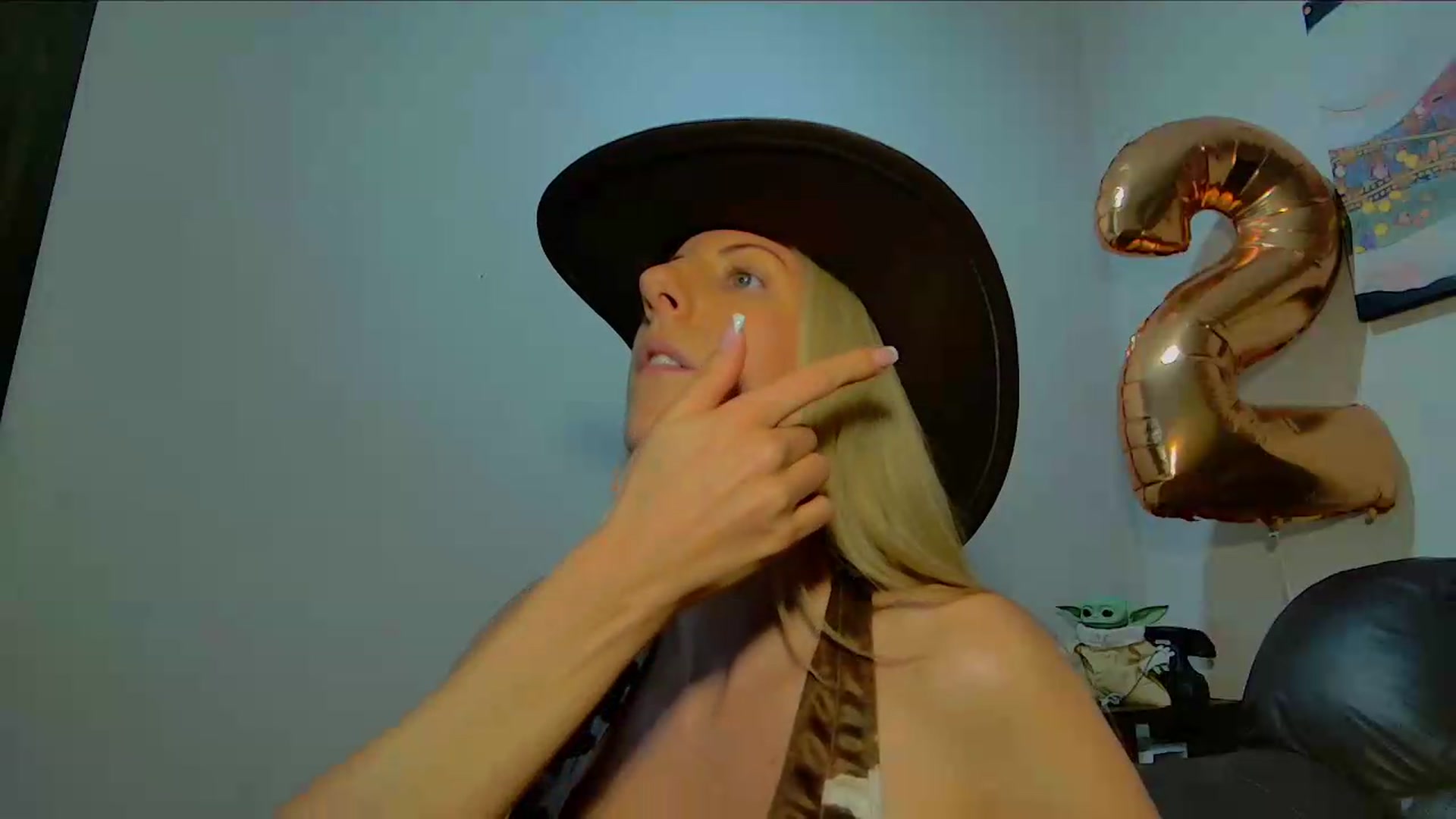 Gallery image thumbnail from Helena_'s myfreecams stream on, 05/20/2026, 16:21 image 16 of 20