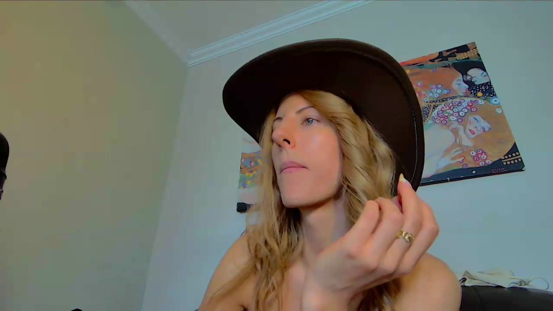 Gallery image thumbnail from Helena_'s myfreecams stream on, 09/05/2026, 13:08 image 10 of 20