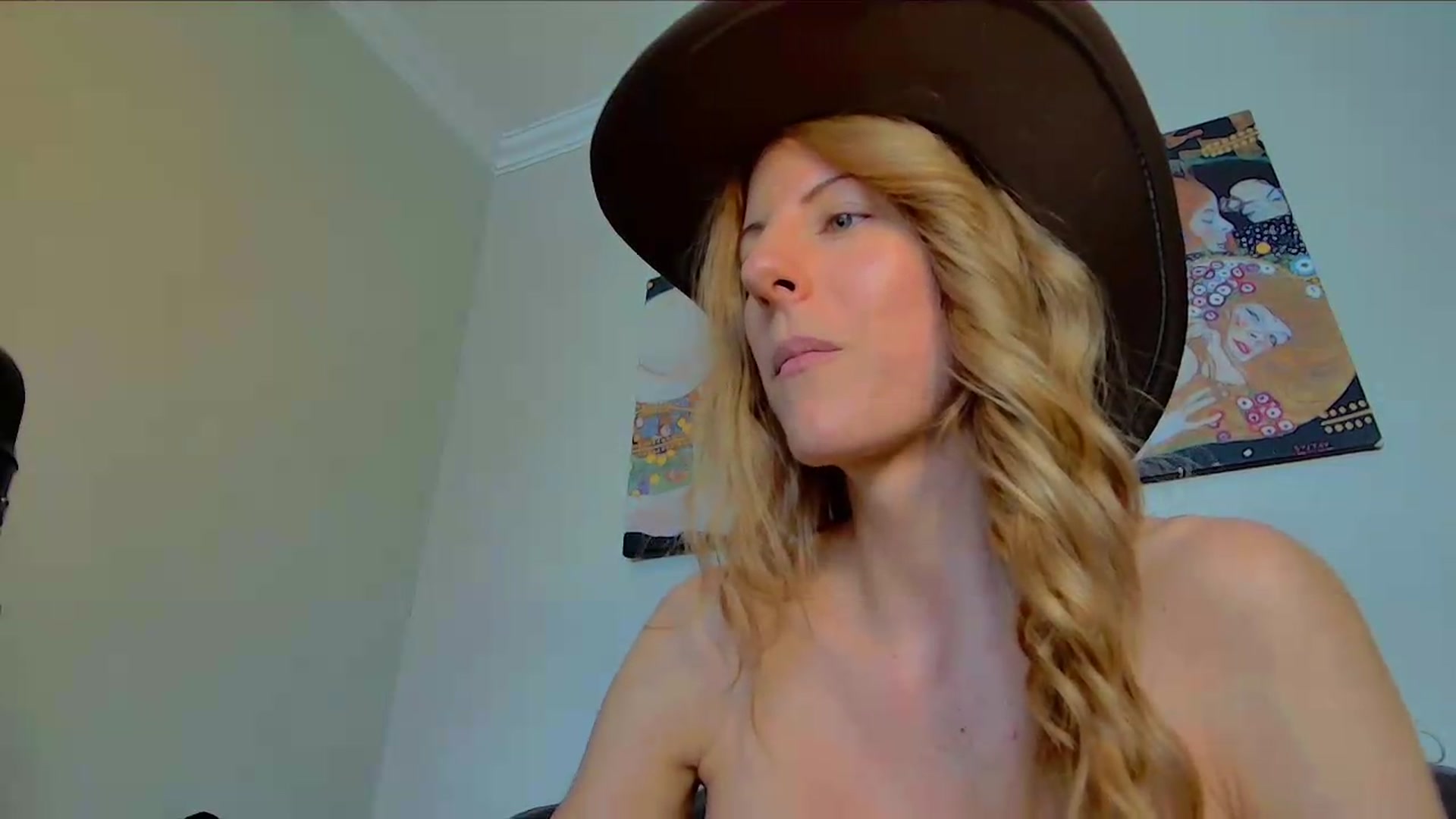 Gallery image thumbnail from Helena_'s myfreecams stream on, 09/05/2026, 13:08 image 5 of 20