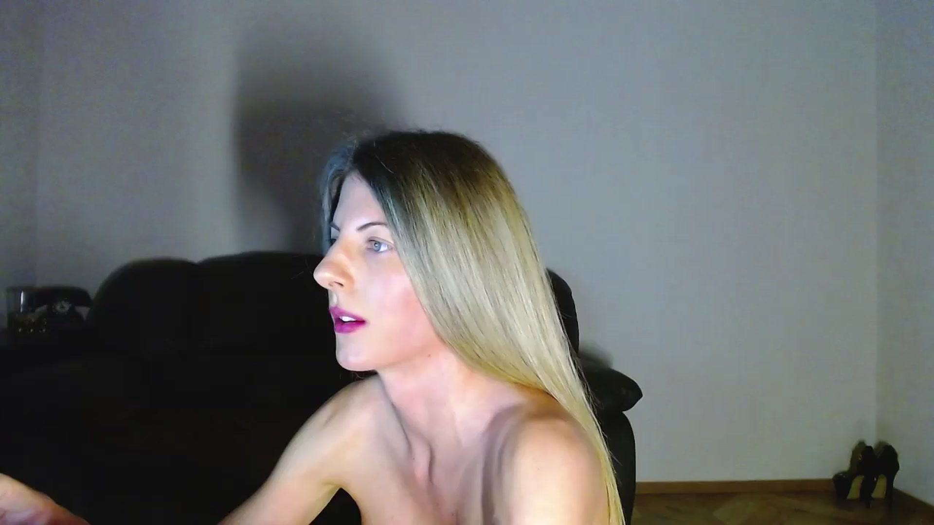 Gallery image thumbnail from Helenadoll's myfreecams stream on, 10/18/2024, 18:21 image 10 of 20