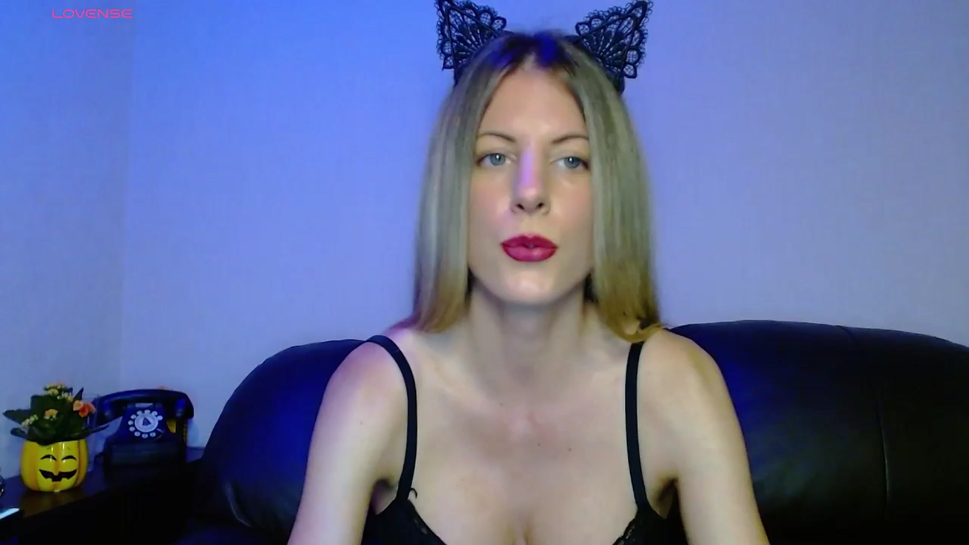 Gallery image thumbnail from Helenadoll's myfreecams stream on, 10/31/2024, 20:29 image 1 of 20