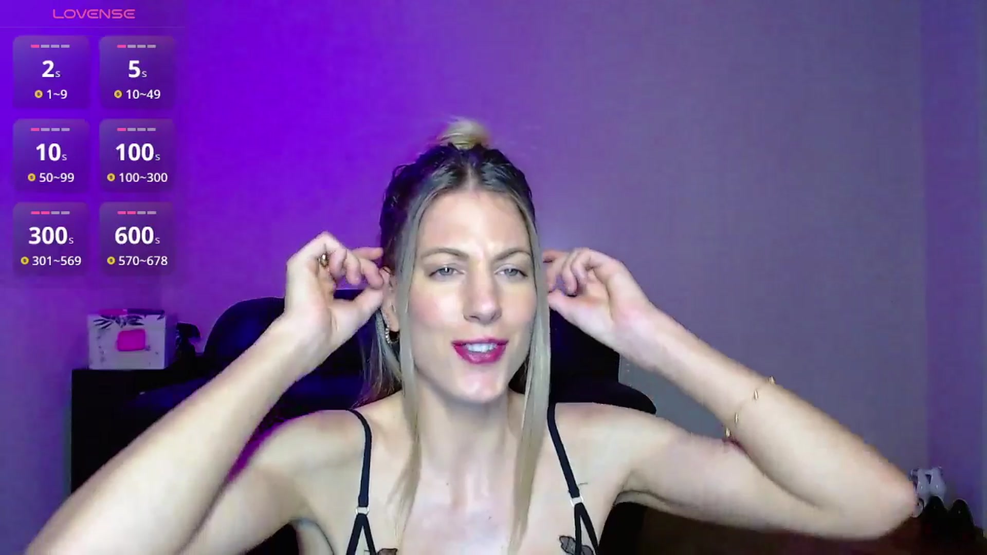Gallery image thumbnail from Helenadoll's myfreecams stream on, 12/06/2024, 22:04 image 16 of 20