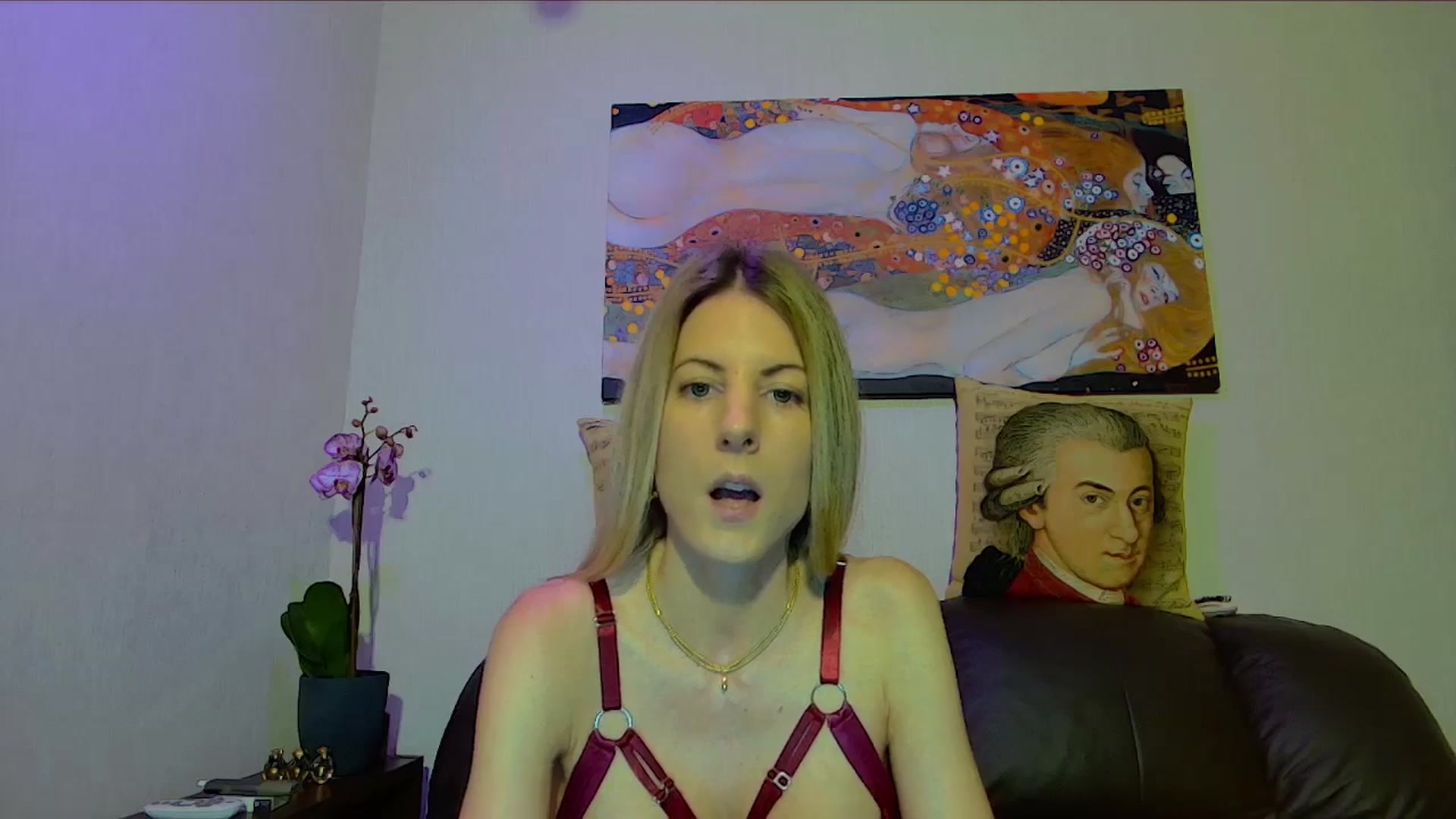 Gallery image thumbnail from Helenadoll's myfreecams stream on, 03/10/2025, 20:33 image 3 of 20