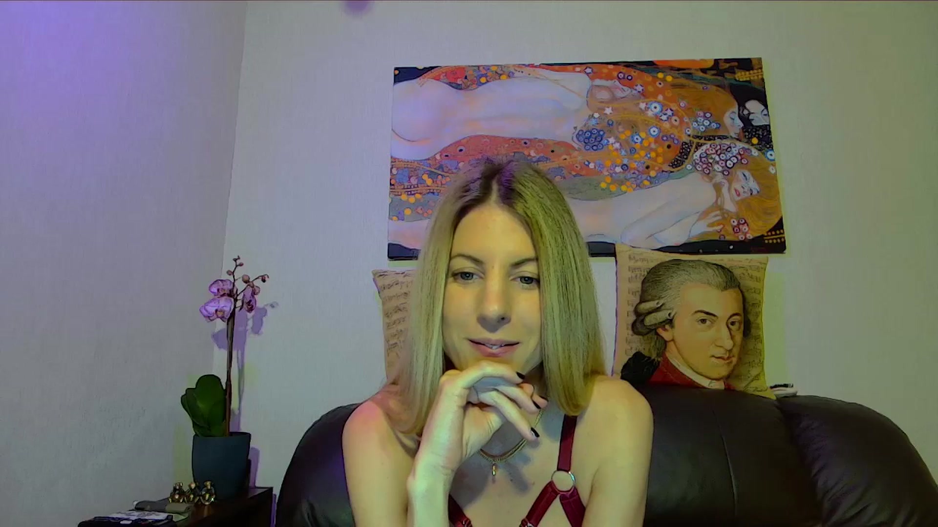 Gallery image thumbnail from Helenadoll's myfreecams stream on, 03/10/2025, 20:33 image 5 of 20