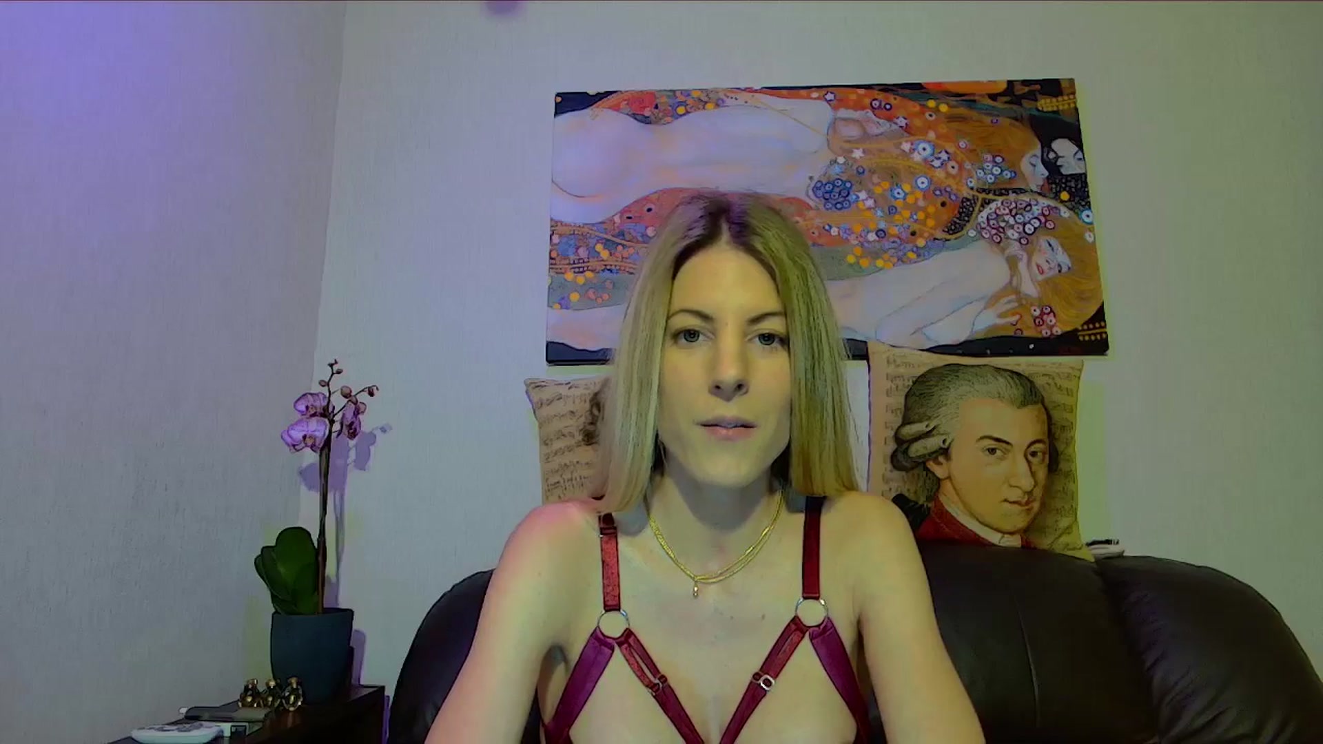 Gallery image thumbnail from Helenadoll's myfreecams stream on, 03/10/2025, 20:33 image 2 of 20